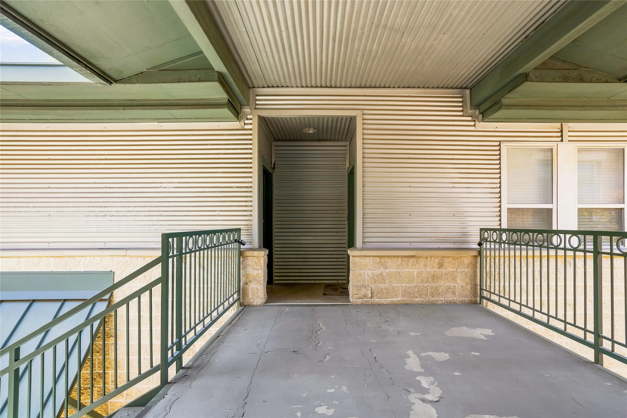 Apartment For Rent in Tarrant County , 1617 W Oleander Street 225, Fort Worth, Texas 76104, 1 Bedroom, 1 Bathroom, Garage spaces, 800 Sqft, built in 2004, Price $1,410, mls#21355030, Real Estate Agent in Fort Worth, Homes For Rent in Tarrant county, Homes For Rent in Fort Worth, Realtor in Fort Worth Texas, Real Estate Brokerage Independent Realty Texas, Luminita Cordes Realtor