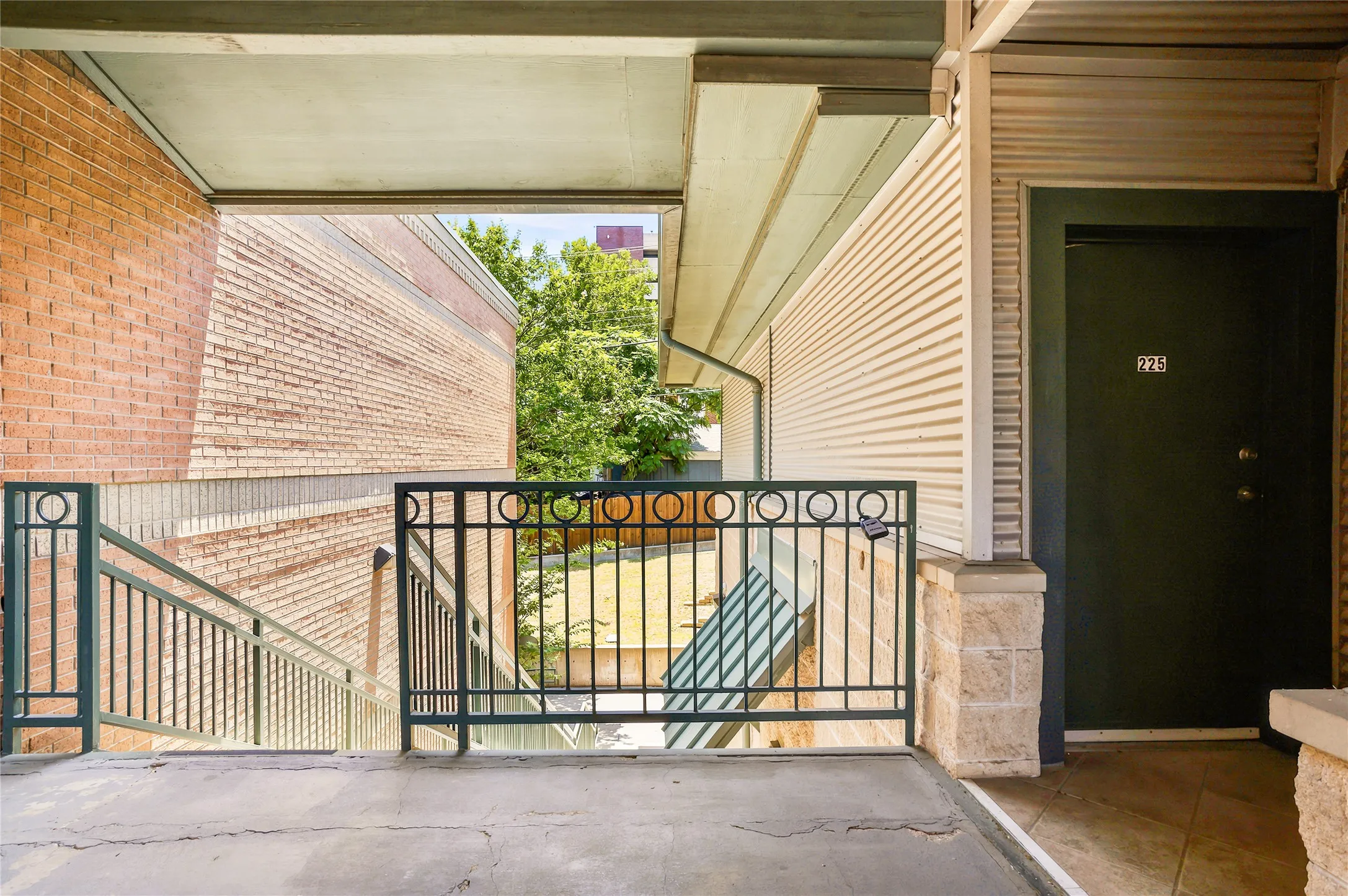 Apartment For Rent in Tarrant County , 1617 W Oleander Street 225, Fort Worth, Texas 76104, 1 Bedroom, 1 Bathroom, Garage spaces, 800 Sqft, built in 2004, Price $1,410, mls#21355030, Real Estate Agent in Fort Worth, Homes For Rent in Tarrant county, Homes For Rent in Fort Worth, Realtor in Fort Worth Texas, Real Estate Brokerage Independent Realty Texas, Luminita Cordes Realtor