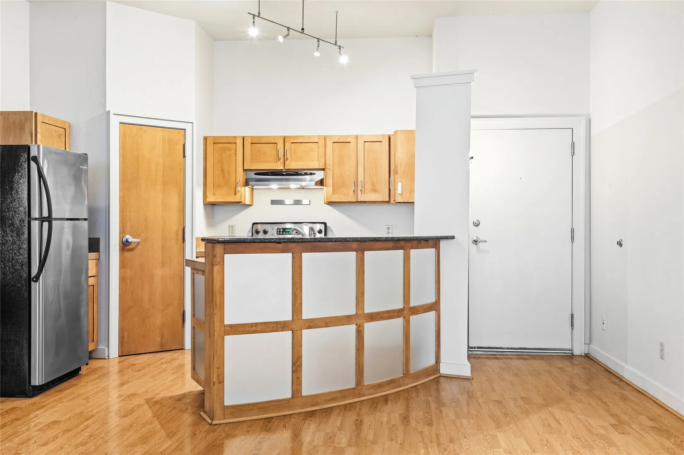 Opee kitchen with breakfast bar