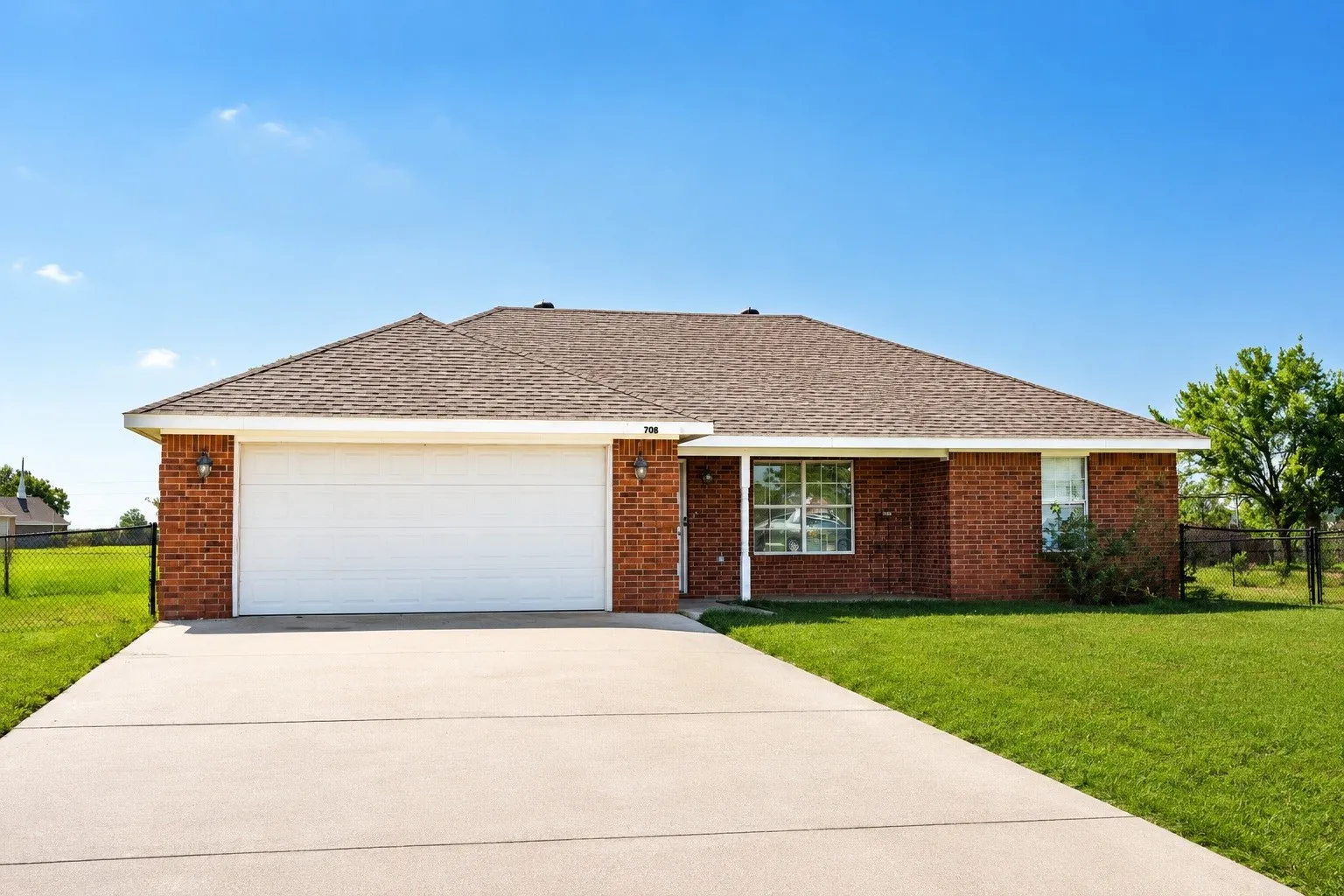 Single Family Residence For Sale in Grayson County , 708 David Lane, Collinsville, Texas 76233, 3 Bedroom, 2 Bathroom, 2 Garage spaces, 1,401 Sqft, built in 2007, mls#21360965, Real Estate Agent in Collinsville, Homes For Sale in Grayson county, Homes For Sale in Collinsville, Realtor in Collinsville Texas, Real Estate Brokerage Independent Realty Texas, Luminita Cordes Realtor