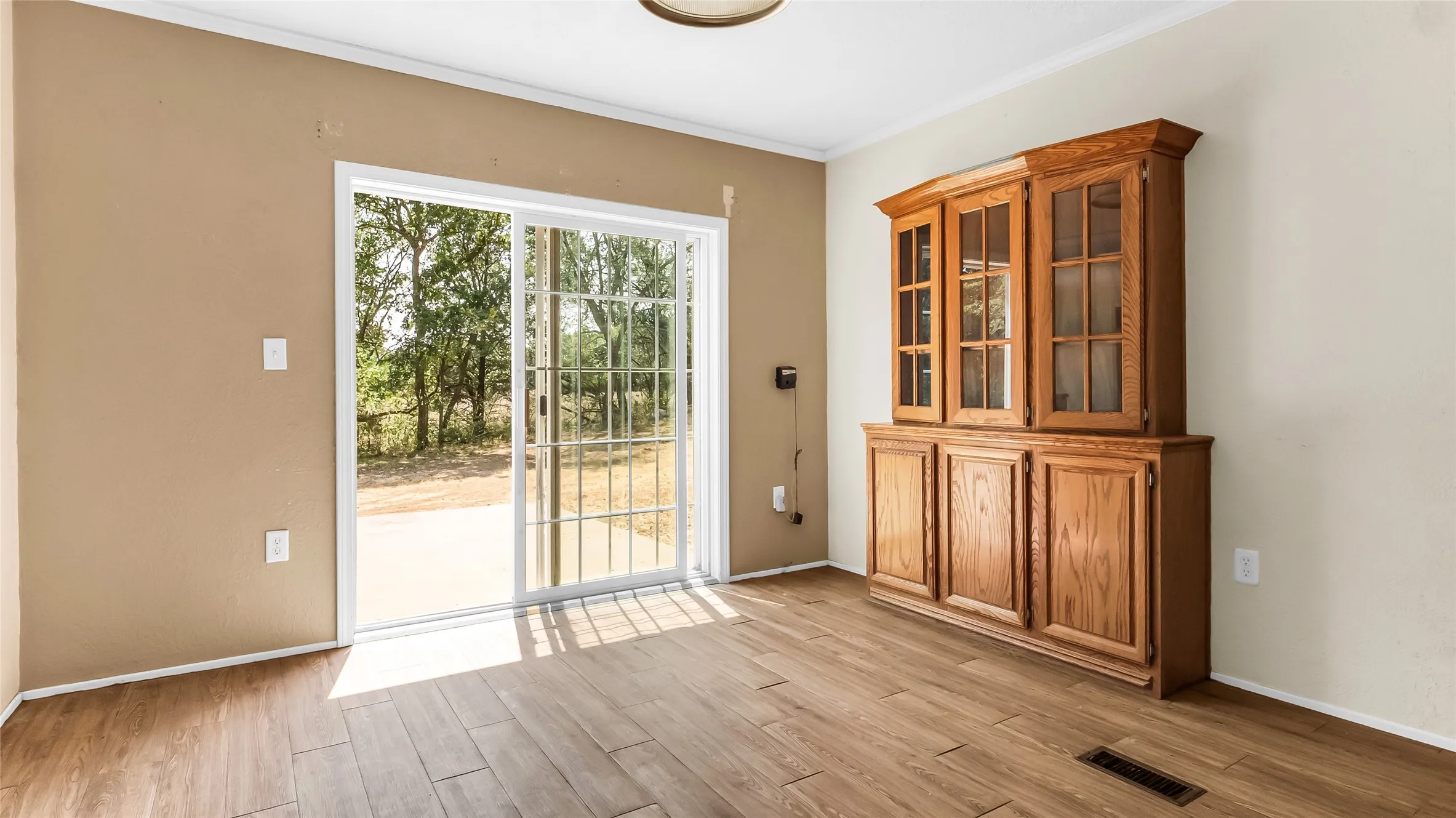 Mobile Home For Sale in Grayson County , 1210 E Texas Street, Denison, Texas 75021, 4 Bedroom, 3 Bathroom, Garage spaces, 1,923 Sqft, built in 1980, mls#21360969, Real Estate Agent in Denison, Homes For Sale in Grayson county, Homes For Sale in Denison, Realtor in Denison Texas, Real Estate Brokerage Independent Realty Texas, Luminita Cordes Realtor