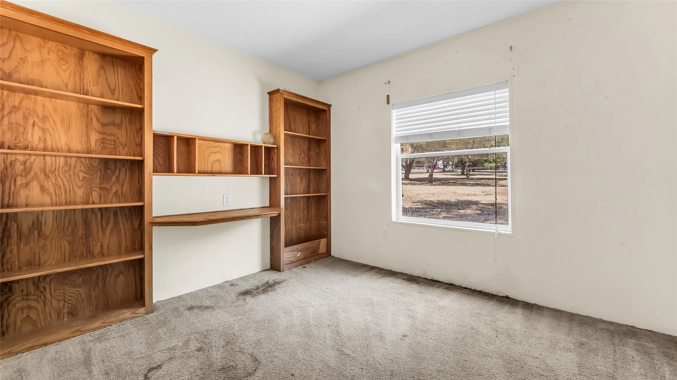 Mobile Home For Sale in Grayson County , 1210 E Texas Street, Denison, Texas 75021, 4 Bedroom, 3 Bathroom, Garage spaces, 1,923 Sqft, built in 1980, mls#21360969, Real Estate Agent in Denison, Homes For Sale in Grayson county, Homes For Sale in Denison, Realtor in Denison Texas, Real Estate Brokerage Independent Realty Texas, Luminita Cordes Realtor