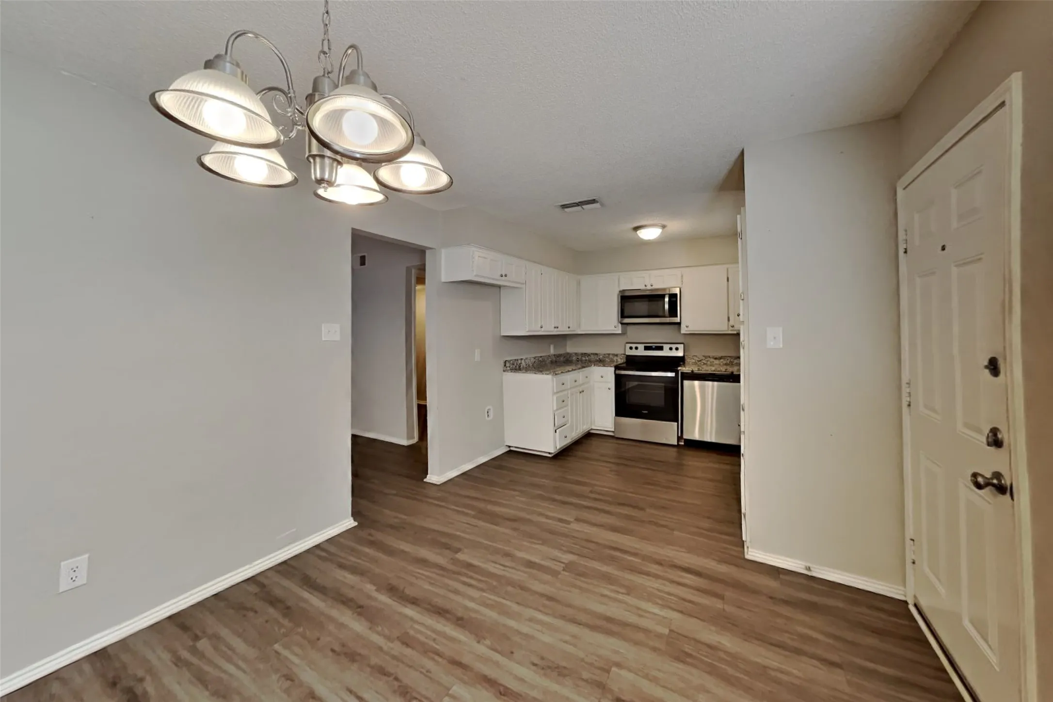 Single Family Residence For Rent in Tarrant County , 4814 Crest Drive, Arlington, Texas 76017, 3 Bedroom, 2 Bathroom, 2 Garage spaces, 1,577 Sqft, built in 1978, mls#21360977, Real Estate Agent in Arlington, Homes For Rent in Tarrant county, Homes For Rent in Arlington, Realtor in Arlington Texas, Real Estate Brokerage Independent Realty Texas, Luminita Cordes Realtor