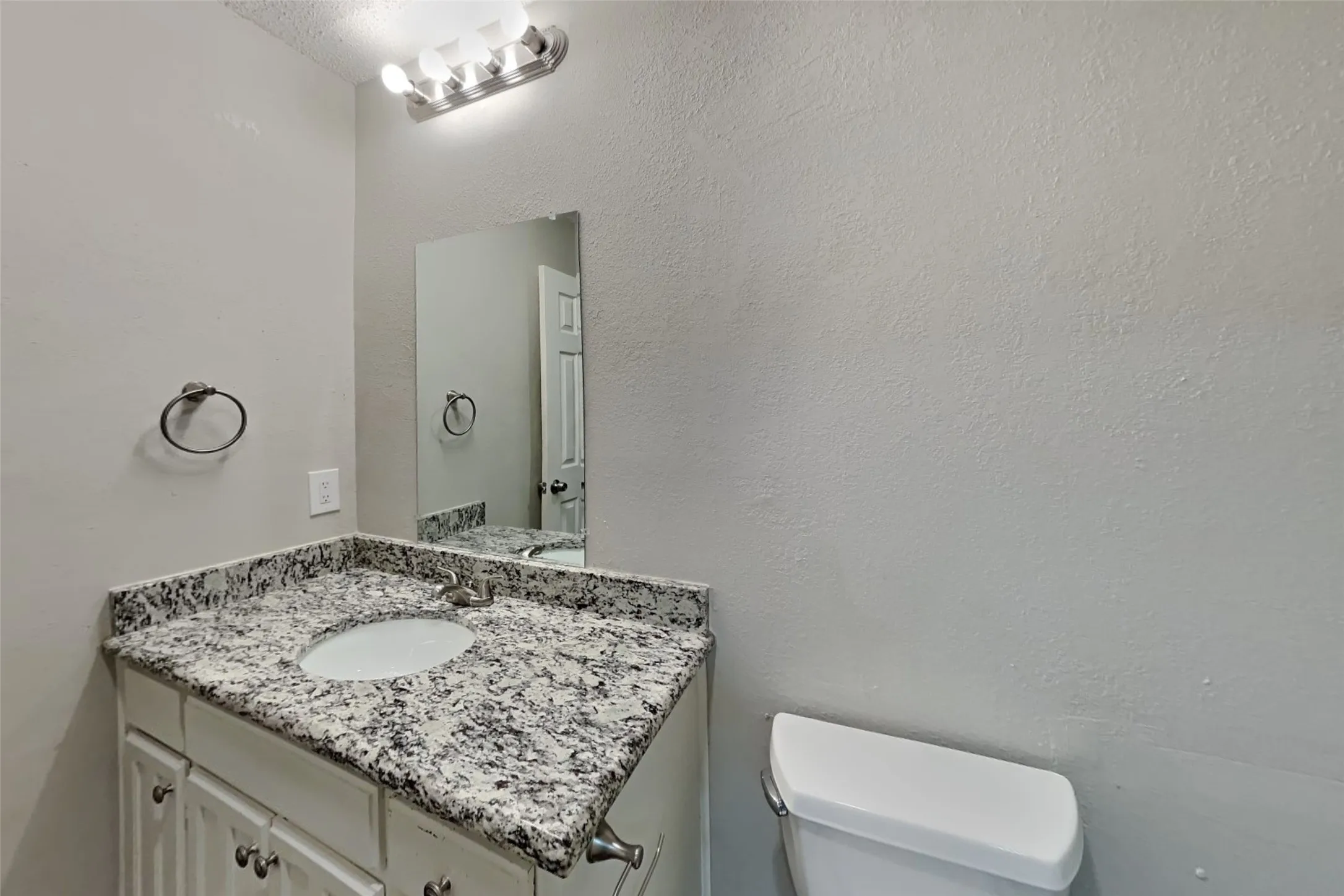 Single Family Residence For Rent in Tarrant County , 4814 Crest Drive, Arlington, Texas 76017, 3 Bedroom, 2 Bathroom, 2 Garage spaces, 1,577 Sqft, built in 1978, mls#21360977, Real Estate Agent in Arlington, Homes For Rent in Tarrant county, Homes For Rent in Arlington, Realtor in Arlington Texas, Real Estate Brokerage Independent Realty Texas, Luminita Cordes Realtor