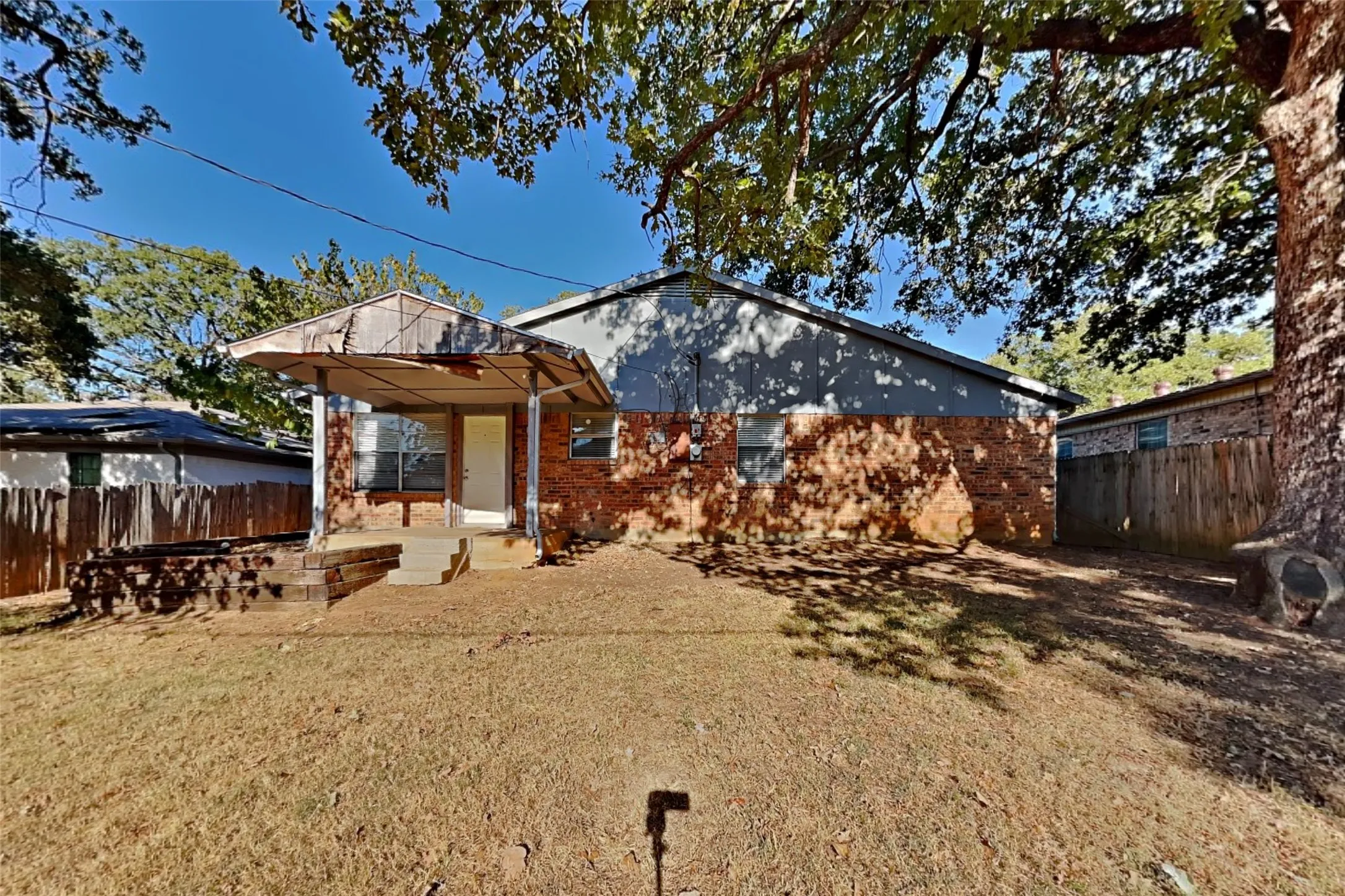 Single Family Residence For Rent in Tarrant County , 4814 Crest Drive, Arlington, Texas 76017, 3 Bedroom, 2 Bathroom, 2 Garage spaces, 1,577 Sqft, built in 1978, mls#21360977, Real Estate Agent in Arlington, Homes For Rent in Tarrant county, Homes For Rent in Arlington, Realtor in Arlington Texas, Real Estate Brokerage Independent Realty Texas, Luminita Cordes Realtor