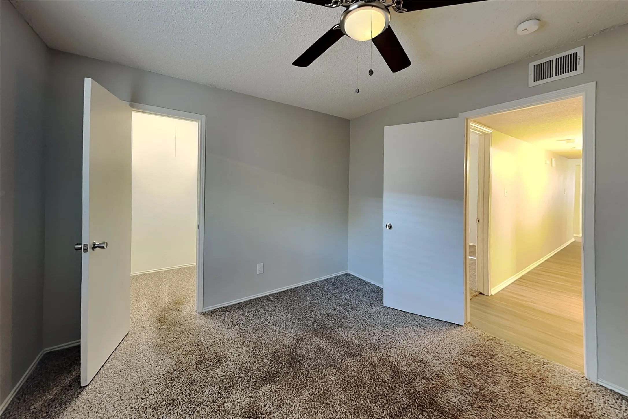 Single Family Residence For Rent in Tarrant County , 4814 Crest Drive, Arlington, Texas 76017, 3 Bedroom, 2 Bathroom, 2 Garage spaces, 1,577 Sqft, built in 1978, mls#21360977, Real Estate Agent in Arlington, Homes For Rent in Tarrant county, Homes For Rent in Arlington, Realtor in Arlington Texas, Real Estate Brokerage Independent Realty Texas, Luminita Cordes Realtor