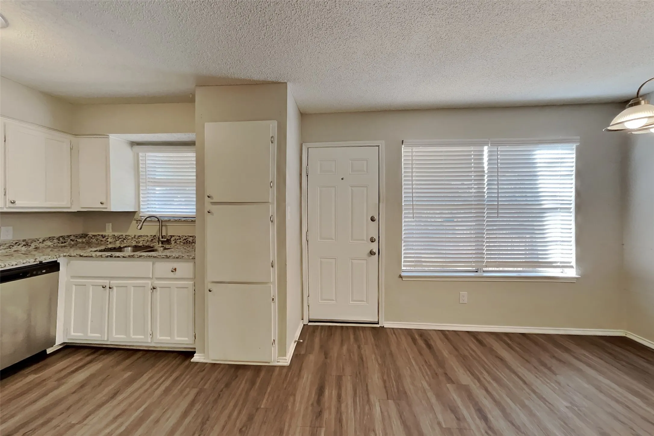 Single Family Residence For Rent in Tarrant County , 4814 Crest Drive, Arlington, Texas 76017, 3 Bedroom, 2 Bathroom, 2 Garage spaces, 1,577 Sqft, built in 1978, mls#21360977, Real Estate Agent in Arlington, Homes For Rent in Tarrant county, Homes For Rent in Arlington, Realtor in Arlington Texas, Real Estate Brokerage Independent Realty Texas, Luminita Cordes Realtor