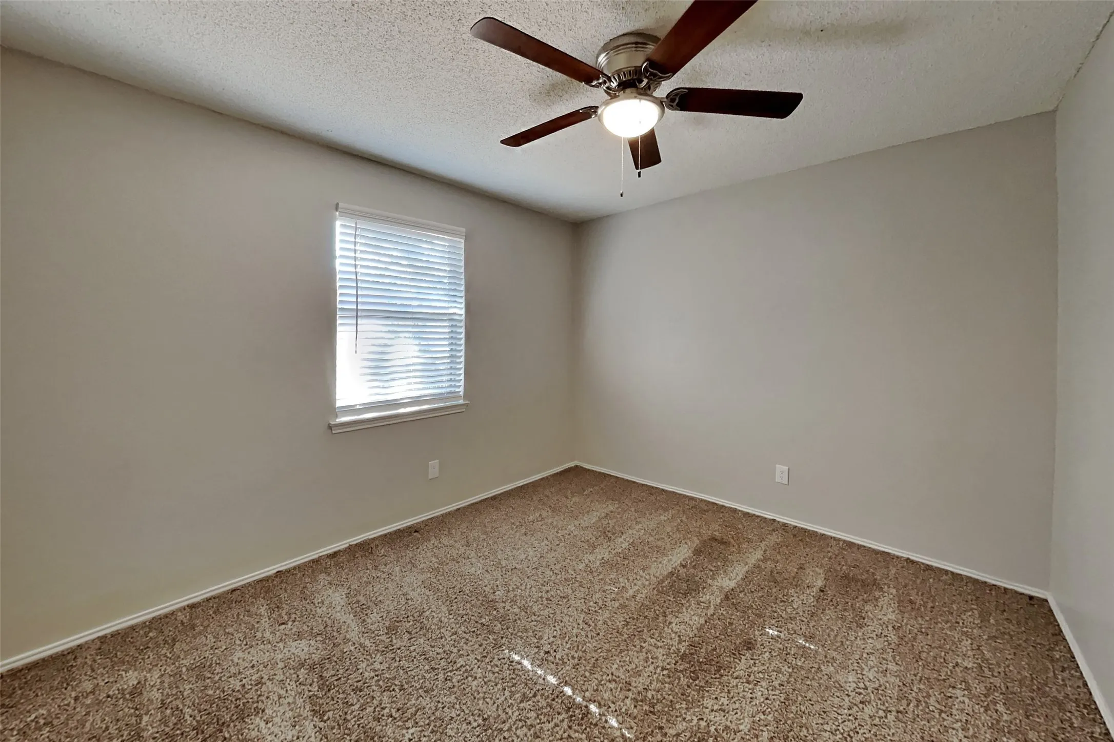 Single Family Residence For Rent in Tarrant County , 4814 Crest Drive, Arlington, Texas 76017, 3 Bedroom, 2 Bathroom, 2 Garage spaces, 1,577 Sqft, built in 1978, mls#21360977, Real Estate Agent in Arlington, Homes For Rent in Tarrant county, Homes For Rent in Arlington, Realtor in Arlington Texas, Real Estate Brokerage Independent Realty Texas, Luminita Cordes Realtor