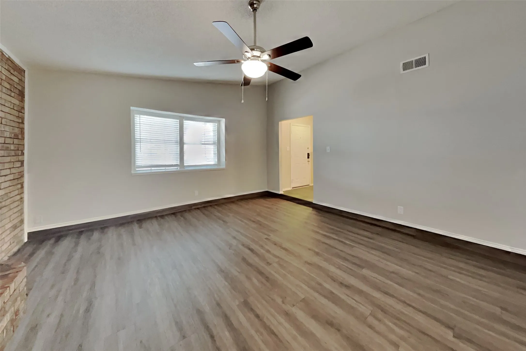 Single Family Residence For Rent in Tarrant County , 4814 Crest Drive, Arlington, Texas 76017, 3 Bedroom, 2 Bathroom, 2 Garage spaces, 1,577 Sqft, built in 1978, mls#21360977, Real Estate Agent in Arlington, Homes For Rent in Tarrant county, Homes For Rent in Arlington, Realtor in Arlington Texas, Real Estate Brokerage Independent Realty Texas, Luminita Cordes Realtor