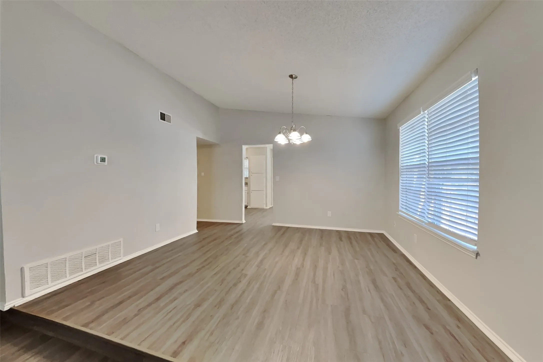 Single Family Residence For Rent in Tarrant County , 4814 Crest Drive, Arlington, Texas 76017, 3 Bedroom, 2 Bathroom, 2 Garage spaces, 1,577 Sqft, built in 1978, mls#21360977, Real Estate Agent in Arlington, Homes For Rent in Tarrant county, Homes For Rent in Arlington, Realtor in Arlington Texas, Real Estate Brokerage Independent Realty Texas, Luminita Cordes Realtor