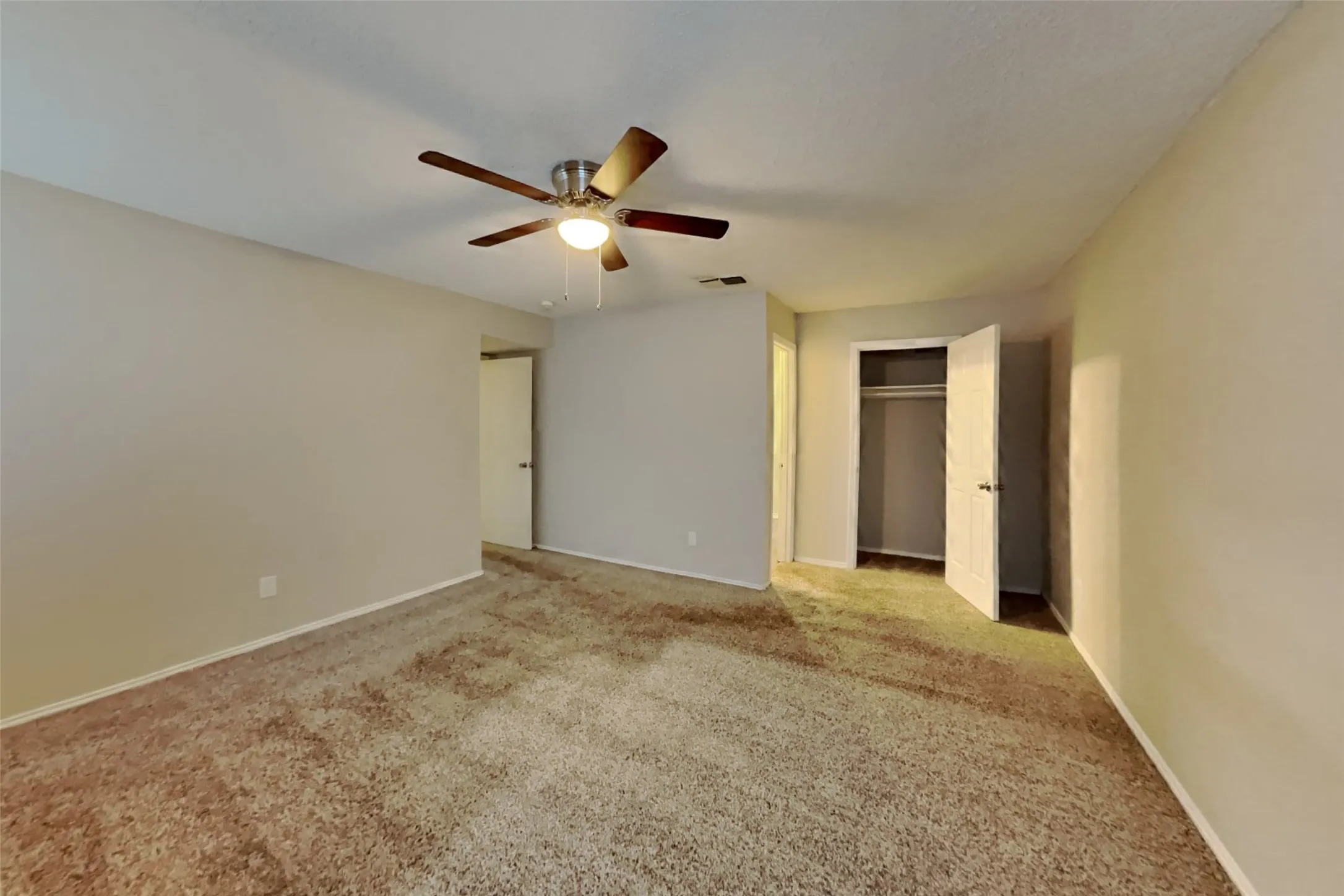Single Family Residence For Rent in Tarrant County , 4814 Crest Drive, Arlington, Texas 76017, 3 Bedroom, 2 Bathroom, 2 Garage spaces, 1,577 Sqft, built in 1978, mls#21360977, Real Estate Agent in Arlington, Homes For Rent in Tarrant county, Homes For Rent in Arlington, Realtor in Arlington Texas, Real Estate Brokerage Independent Realty Texas, Luminita Cordes Realtor