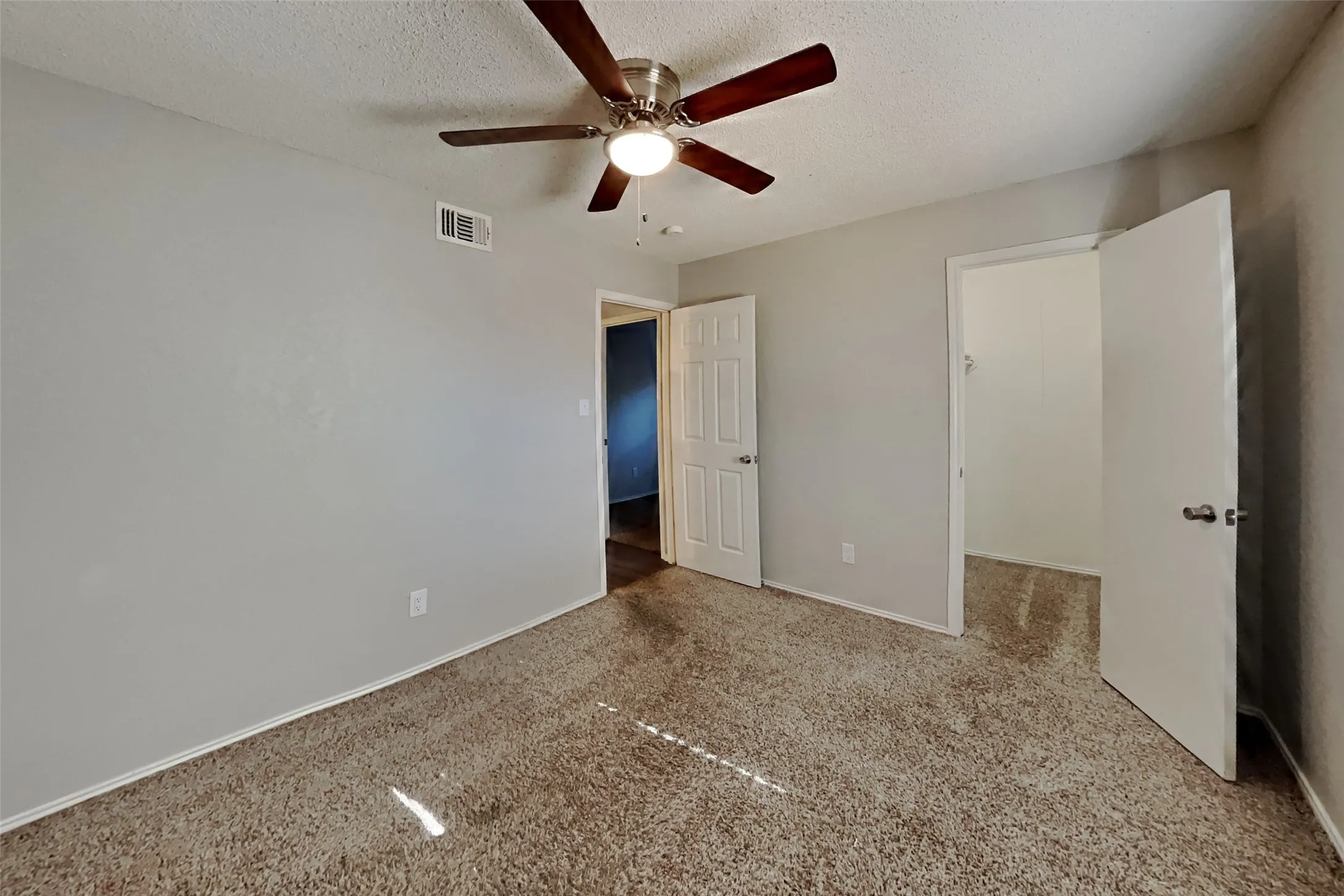 Single Family Residence For Rent in Tarrant County , 4814 Crest Drive, Arlington, Texas 76017, 3 Bedroom, 2 Bathroom, 2 Garage spaces, 1,577 Sqft, built in 1978, mls#21360977, Real Estate Agent in Arlington, Homes For Rent in Tarrant county, Homes For Rent in Arlington, Realtor in Arlington Texas, Real Estate Brokerage Independent Realty Texas, Luminita Cordes Realtor