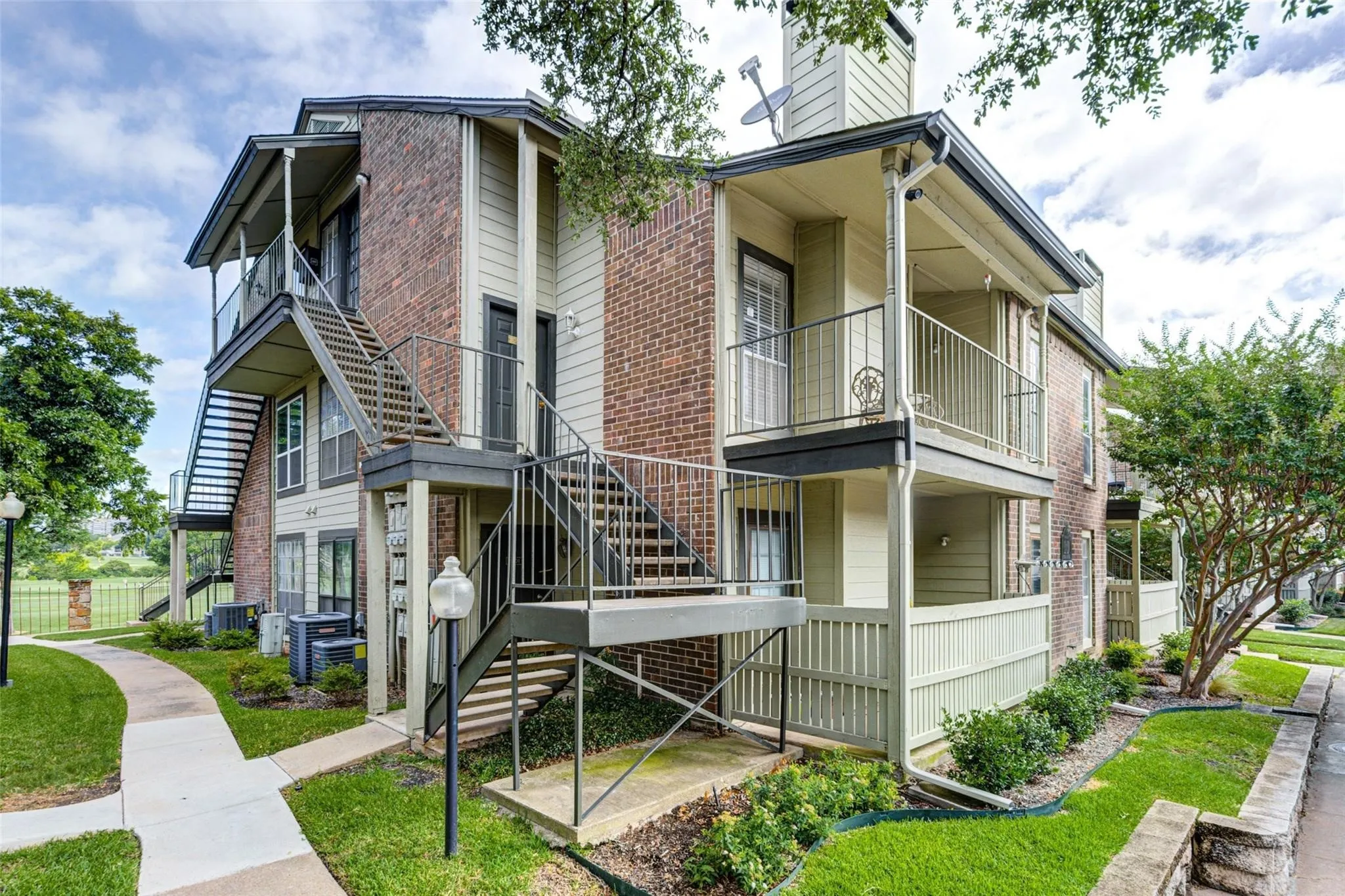 Condominium For Rent in Dallas County , 5981 Arapaho Road 1004, Dallas, Texas 75248, 2 Bedroom, 2 Bathroom, 1 Garage spaces, 0 Sqft, built in 1980, mls#21360941, Real Estate Agent in Dallas, Homes For Rent in Dallas county, Homes For Rent in Dallas, Realtor in Dallas Texas, Real Estate Brokerage Independent Realty Texas, Luminita Cordes Realtor