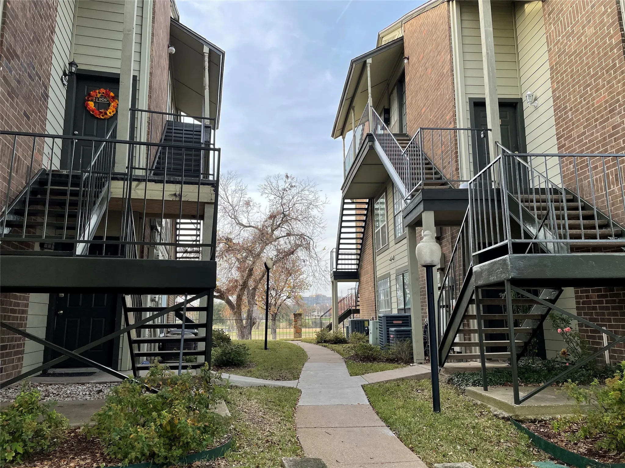 Condominium For Rent in Dallas County , 5981 Arapaho Road 1004, Dallas, Texas 75248, 2 Bedroom, 2 Bathroom, 1 Garage spaces, 0 Sqft, built in 1980, mls#21360941, Real Estate Agent in Dallas, Homes For Rent in Dallas county, Homes For Rent in Dallas, Realtor in Dallas Texas, Real Estate Brokerage Independent Realty Texas, Luminita Cordes Realtor