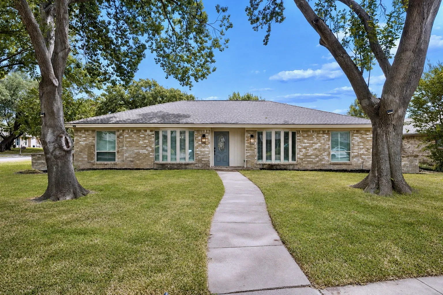 Single Family Residence For Sale in Collin County , 3018 Deep Valley Trail, Plano, Texas 75075, 3 Bedroom, 2 Bathroom, 2 Garage spaces, 1,851 Sqft, built in 1973, mls#21360849, Real Estate Agent in Plano, Homes For Sale in Collin county, Homes For Sale in Plano, Realtor in Plano Texas, Real Estate Brokerage Independent Realty Texas, Luminita Cordes Realtor