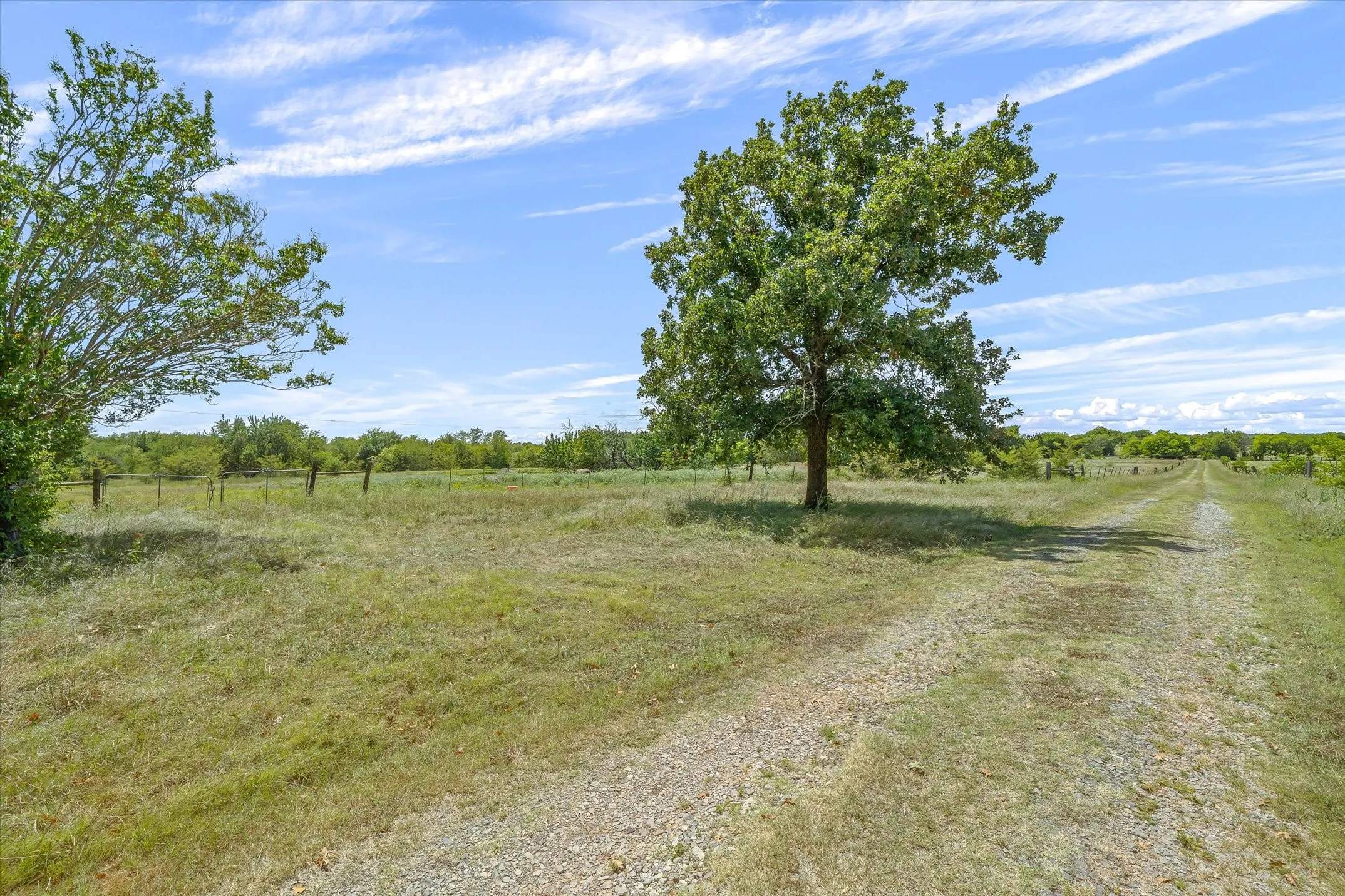 Single Family Residence For Sale in Hunt County , 1867 Fm 513 S, Campbell, Texas 75422, 2 Bedroom, 2 Bathroom, 3 Garage spaces, 1,556 Sqft, built in 1988, mls#21360909, Real Estate Agent in Campbell, Homes For Sale in Hunt county, Homes For Sale in Campbell, Realtor in Campbell Texas, Real Estate Brokerage Independent Realty Texas, Luminita Cordes Realtor