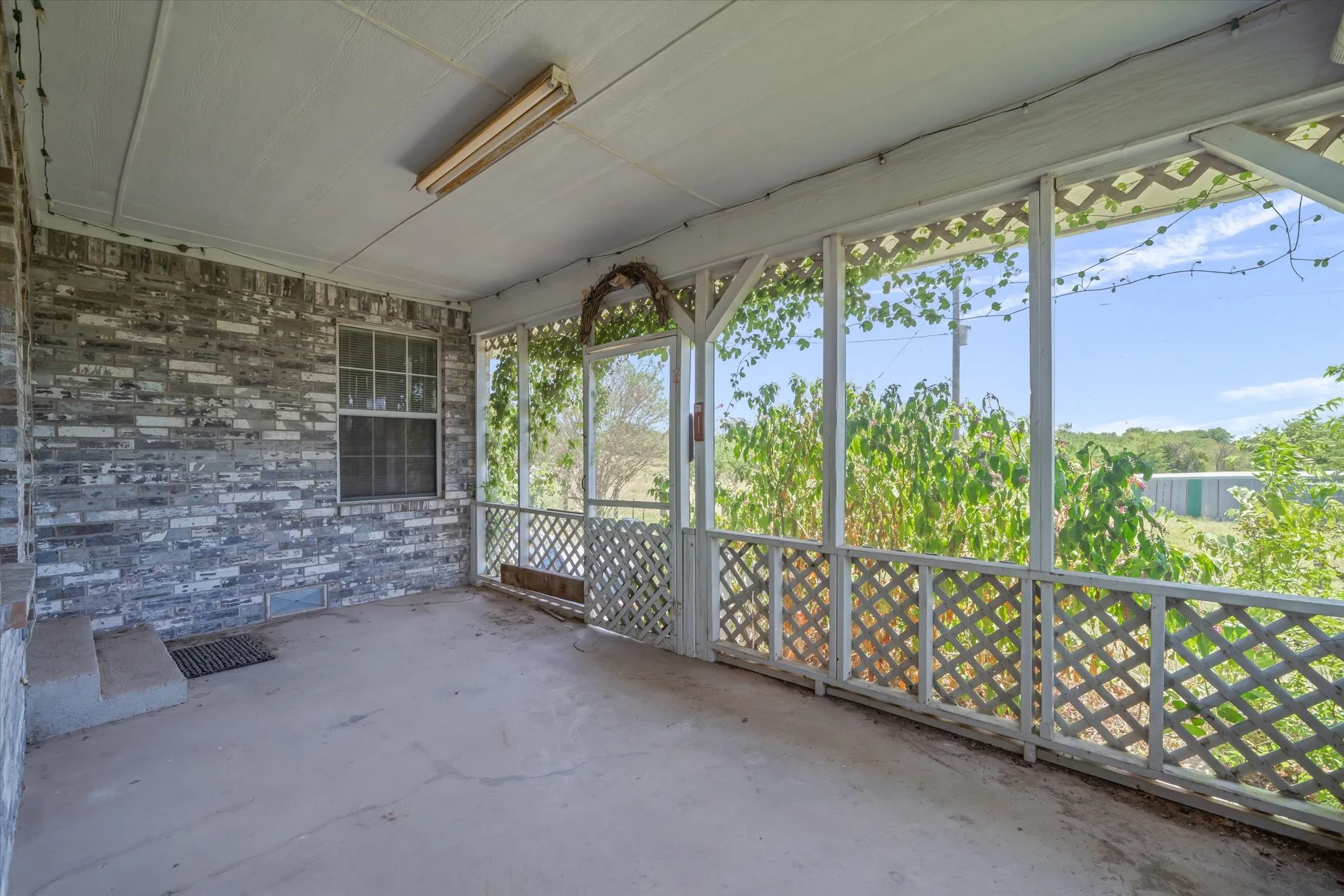 Single Family Residence For Sale in Hunt County , 1867 Fm 513 S, Campbell, Texas 75422, 2 Bedroom, 2 Bathroom, 3 Garage spaces, 1,556 Sqft, built in 1988, mls#21360909, Real Estate Agent in Campbell, Homes For Sale in Hunt county, Homes For Sale in Campbell, Realtor in Campbell Texas, Real Estate Brokerage Independent Realty Texas, Luminita Cordes Realtor