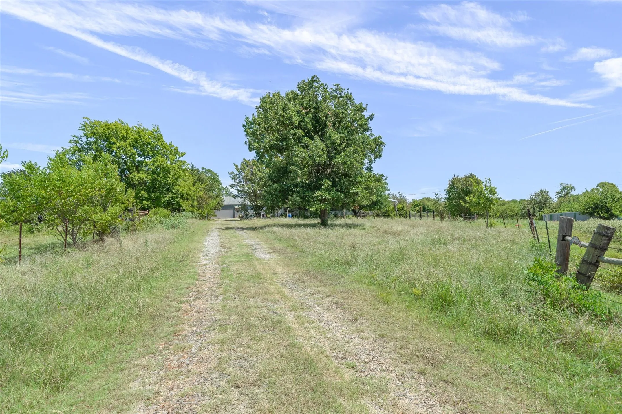 Single Family Residence For Sale in Hunt County , 1867 Fm 513 S, Campbell, Texas 75422, 2 Bedroom, 2 Bathroom, 3 Garage spaces, 1,556 Sqft, built in 1988, mls#21360909, Real Estate Agent in Campbell, Homes For Sale in Hunt county, Homes For Sale in Campbell, Realtor in Campbell Texas, Real Estate Brokerage Independent Realty Texas, Luminita Cordes Realtor