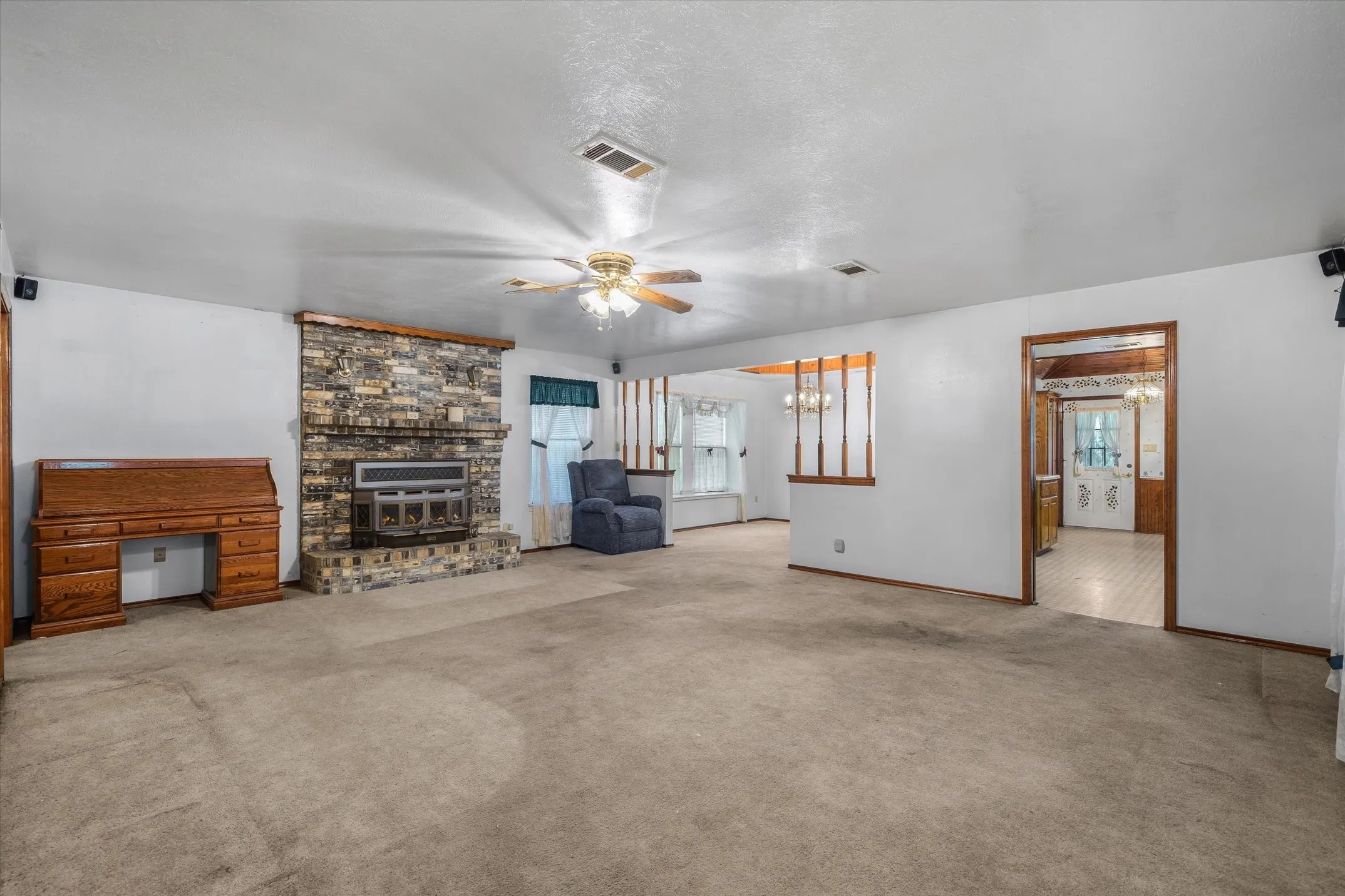 Single Family Residence For Sale in Hunt County , 1867 Fm 513 S, Campbell, Texas 75422, 2 Bedroom, 2 Bathroom, 3 Garage spaces, 1,556 Sqft, built in 1988, mls#21360909, Real Estate Agent in Campbell, Homes For Sale in Hunt county, Homes For Sale in Campbell, Realtor in Campbell Texas, Real Estate Brokerage Independent Realty Texas, Luminita Cordes Realtor