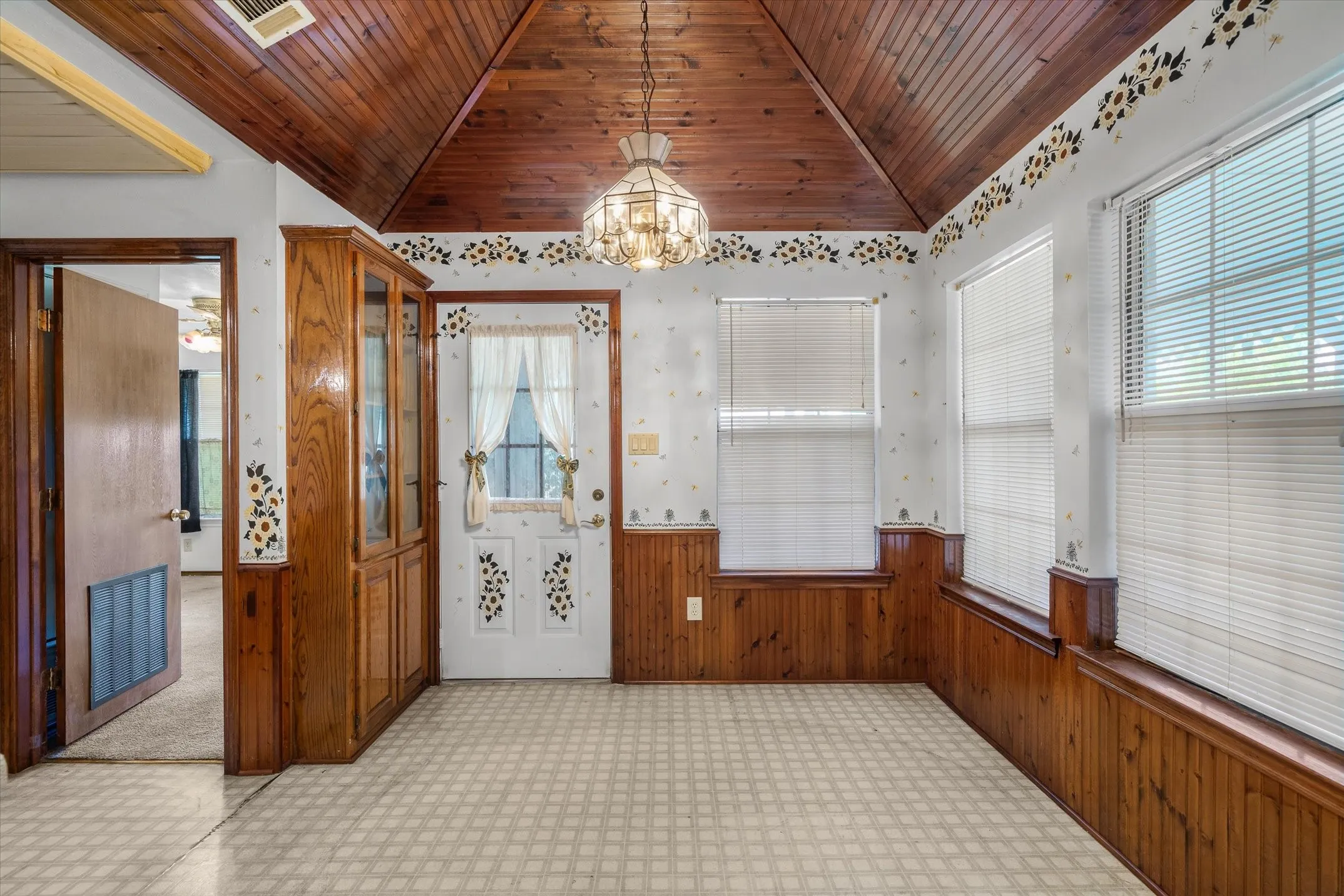 Single Family Residence For Sale in Hunt County , 1867 Fm 513 S, Campbell, Texas 75422, 2 Bedroom, 2 Bathroom, 3 Garage spaces, 1,556 Sqft, built in 1988, mls#21360909, Real Estate Agent in Campbell, Homes For Sale in Hunt county, Homes For Sale in Campbell, Realtor in Campbell Texas, Real Estate Brokerage Independent Realty Texas, Luminita Cordes Realtor