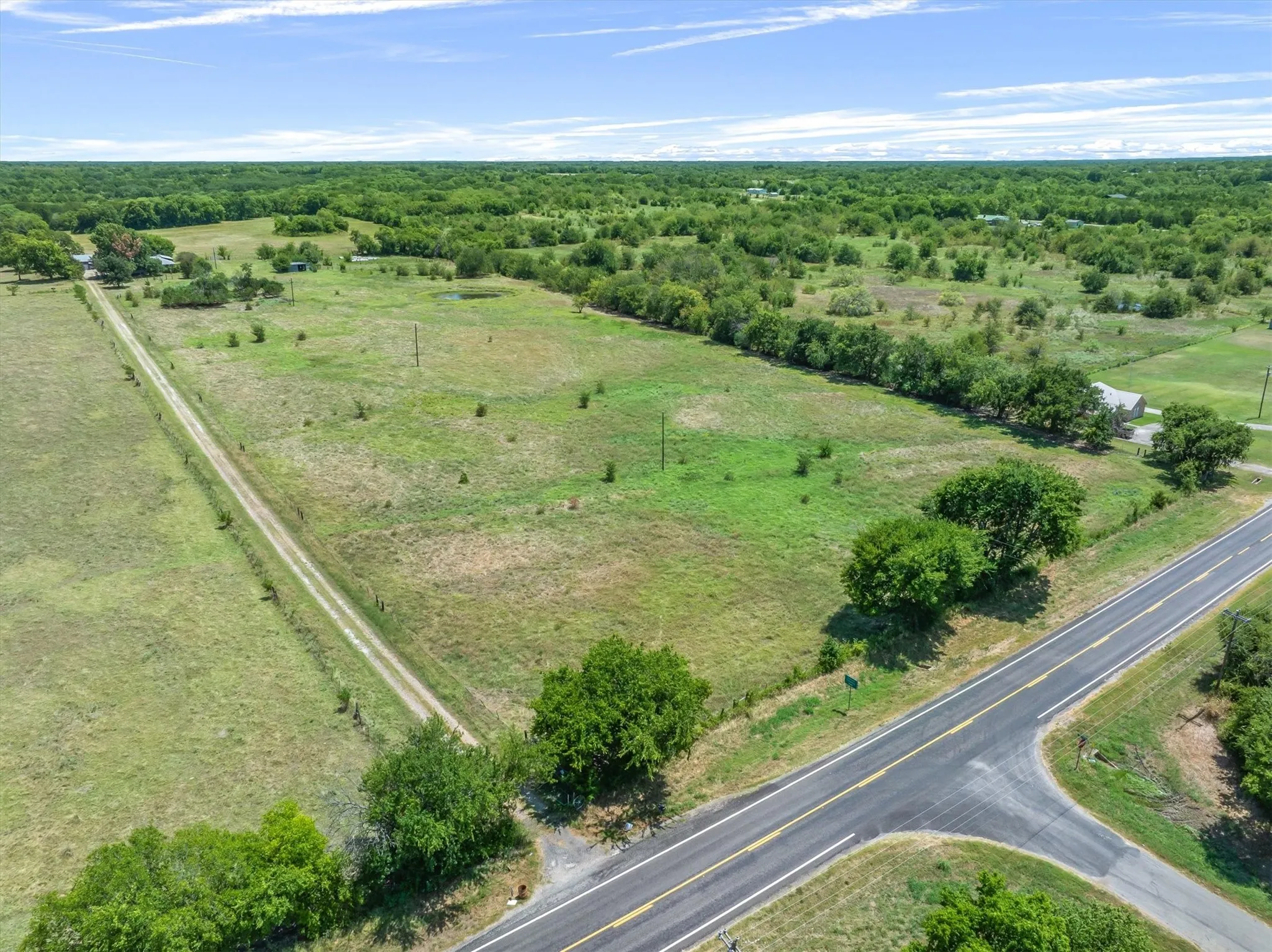 Single Family Residence For Sale in Hunt County , 1867 Fm 513 S, Campbell, Texas 75422, 2 Bedroom, 2 Bathroom, 3 Garage spaces, 1,556 Sqft, built in 1988, mls#21360909, Real Estate Agent in Campbell, Homes For Sale in Hunt county, Homes For Sale in Campbell, Realtor in Campbell Texas, Real Estate Brokerage Independent Realty Texas, Luminita Cordes Realtor