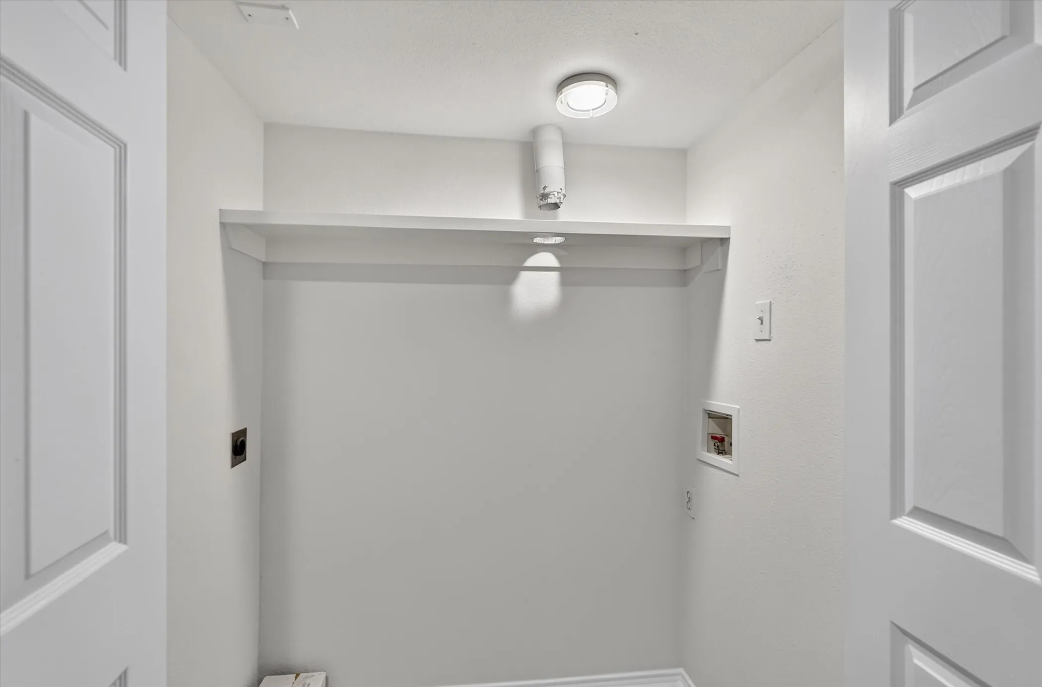 Condominium For Sale in Dallas County , 7734 Meadow Road 219, Dallas, Texas 75230, 1 Bedroom, 1 Bathroom, Garage spaces, 795 Sqft, built in 1966, mls#21360417, Real Estate Agent in Dallas, Homes For Sale in Dallas county, Homes For Sale in Dallas, Realtor in Dallas Texas, Real Estate Brokerage Independent Realty Texas, Luminita Cordes Realtor