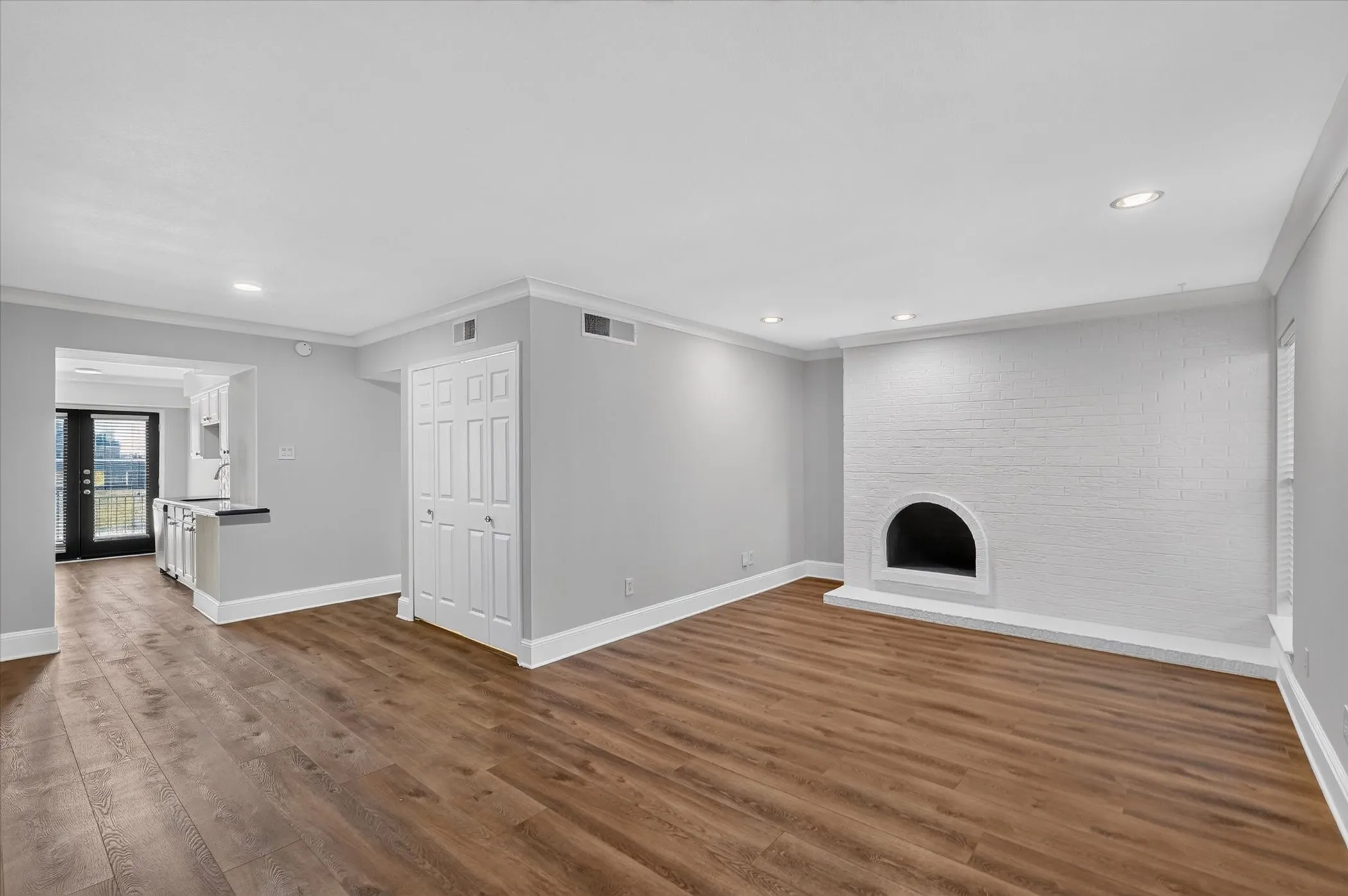 Condominium For Sale in Dallas County , 7734 Meadow Road 219, Dallas, Texas 75230, 1 Bedroom, 1 Bathroom, Garage spaces, 795 Sqft, built in 1966, mls#21360417, Real Estate Agent in Dallas, Homes For Sale in Dallas county, Homes For Sale in Dallas, Realtor in Dallas Texas, Real Estate Brokerage Independent Realty Texas, Luminita Cordes Realtor