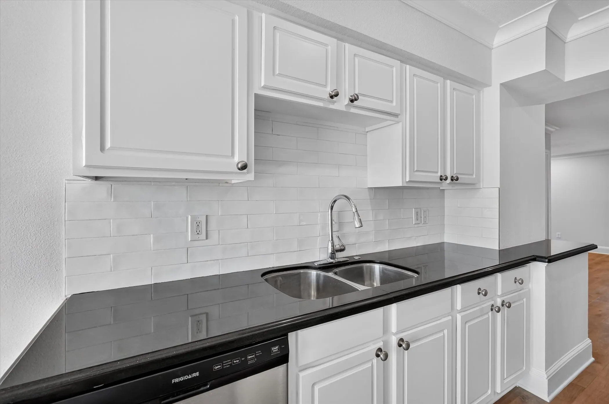 Condominium For Sale in Dallas County , 7734 Meadow Road 219, Dallas, Texas 75230, 1 Bedroom, 1 Bathroom, Garage spaces, 795 Sqft, built in 1966, mls#21360417, Real Estate Agent in Dallas, Homes For Sale in Dallas county, Homes For Sale in Dallas, Realtor in Dallas Texas, Real Estate Brokerage Independent Realty Texas, Luminita Cordes Realtor