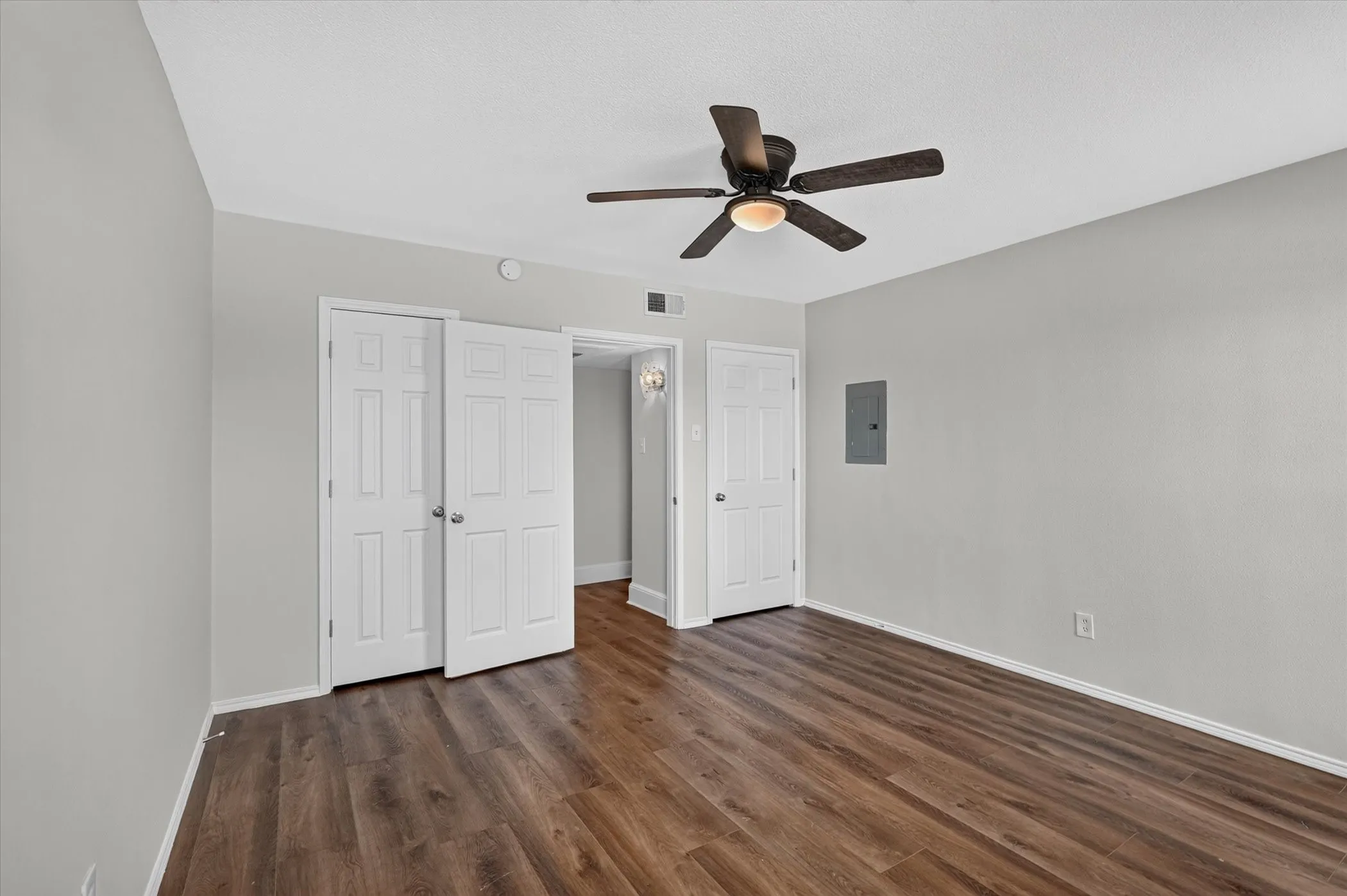 Condominium For Sale in Dallas County , 7734 Meadow Road 219, Dallas, Texas 75230, 1 Bedroom, 1 Bathroom, Garage spaces, 795 Sqft, built in 1966, mls#21360417, Real Estate Agent in Dallas, Homes For Sale in Dallas county, Homes For Sale in Dallas, Realtor in Dallas Texas, Real Estate Brokerage Independent Realty Texas, Luminita Cordes Realtor