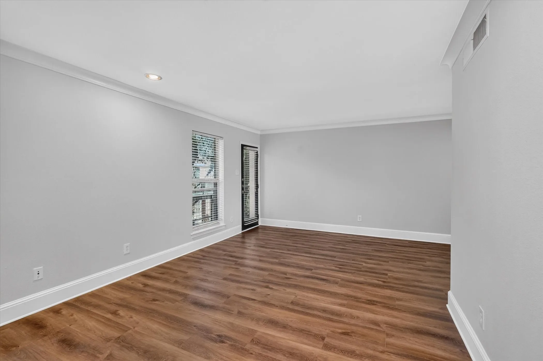 Condominium For Sale in Dallas County , 7734 Meadow Road 219, Dallas, Texas 75230, 1 Bedroom, 1 Bathroom, Garage spaces, 795 Sqft, built in 1966, mls#21360417, Real Estate Agent in Dallas, Homes For Sale in Dallas county, Homes For Sale in Dallas, Realtor in Dallas Texas, Real Estate Brokerage Independent Realty Texas, Luminita Cordes Realtor