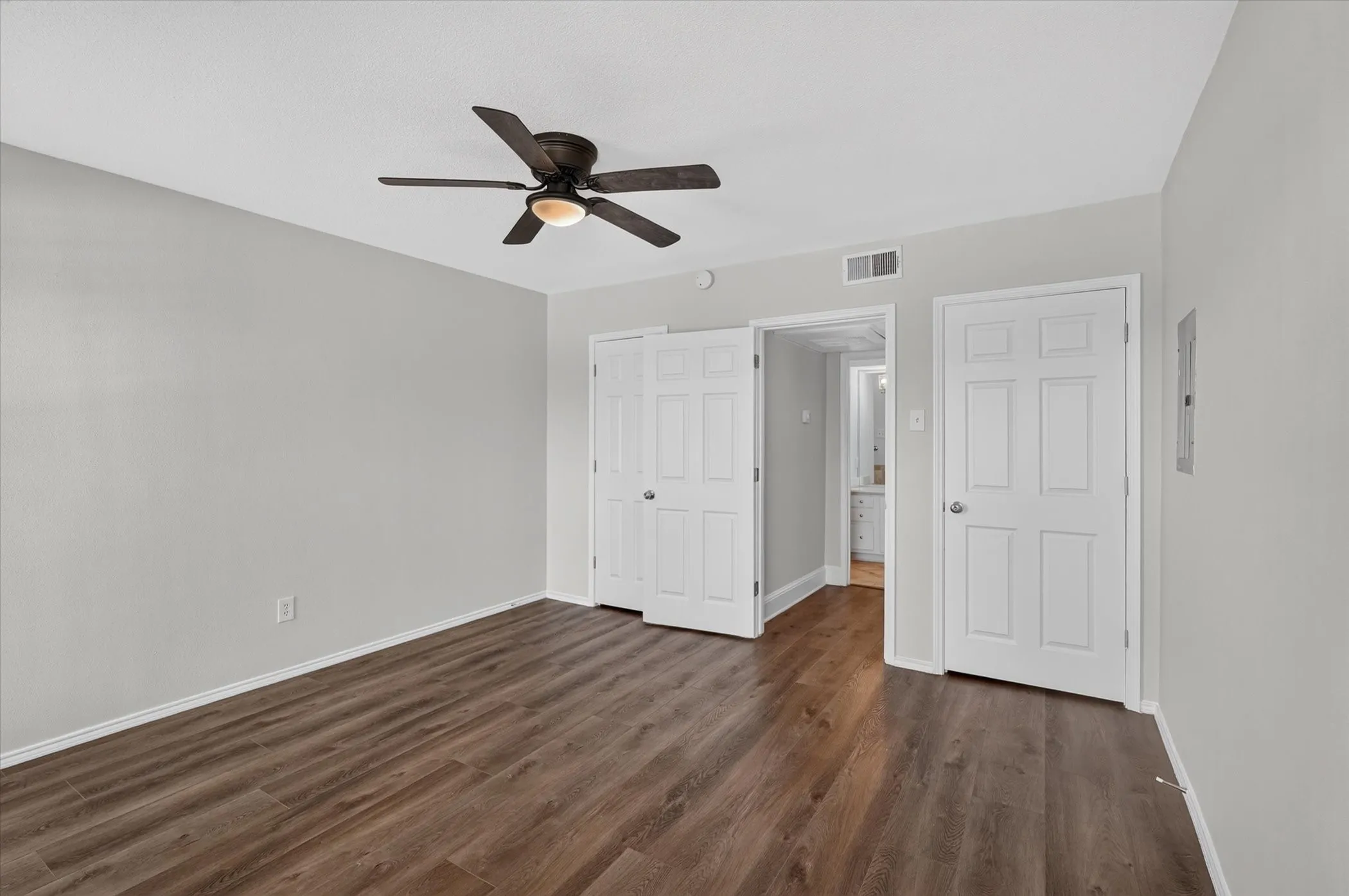 Condominium For Sale in Dallas County , 7734 Meadow Road 219, Dallas, Texas 75230, 1 Bedroom, 1 Bathroom, Garage spaces, 795 Sqft, built in 1966, mls#21360417, Real Estate Agent in Dallas, Homes For Sale in Dallas county, Homes For Sale in Dallas, Realtor in Dallas Texas, Real Estate Brokerage Independent Realty Texas, Luminita Cordes Realtor