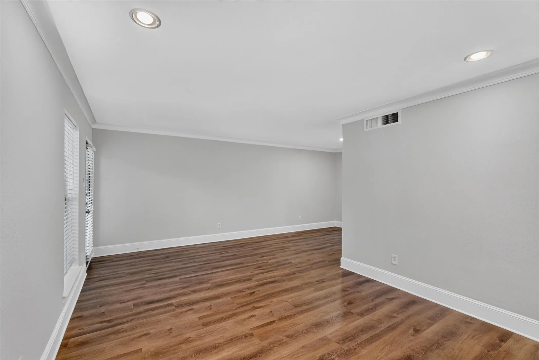 Condominium For Sale in Dallas County , 7734 Meadow Road 219, Dallas, Texas 75230, 1 Bedroom, 1 Bathroom, Garage spaces, 795 Sqft, built in 1966, mls#21360417, Real Estate Agent in Dallas, Homes For Sale in Dallas county, Homes For Sale in Dallas, Realtor in Dallas Texas, Real Estate Brokerage Independent Realty Texas, Luminita Cordes Realtor