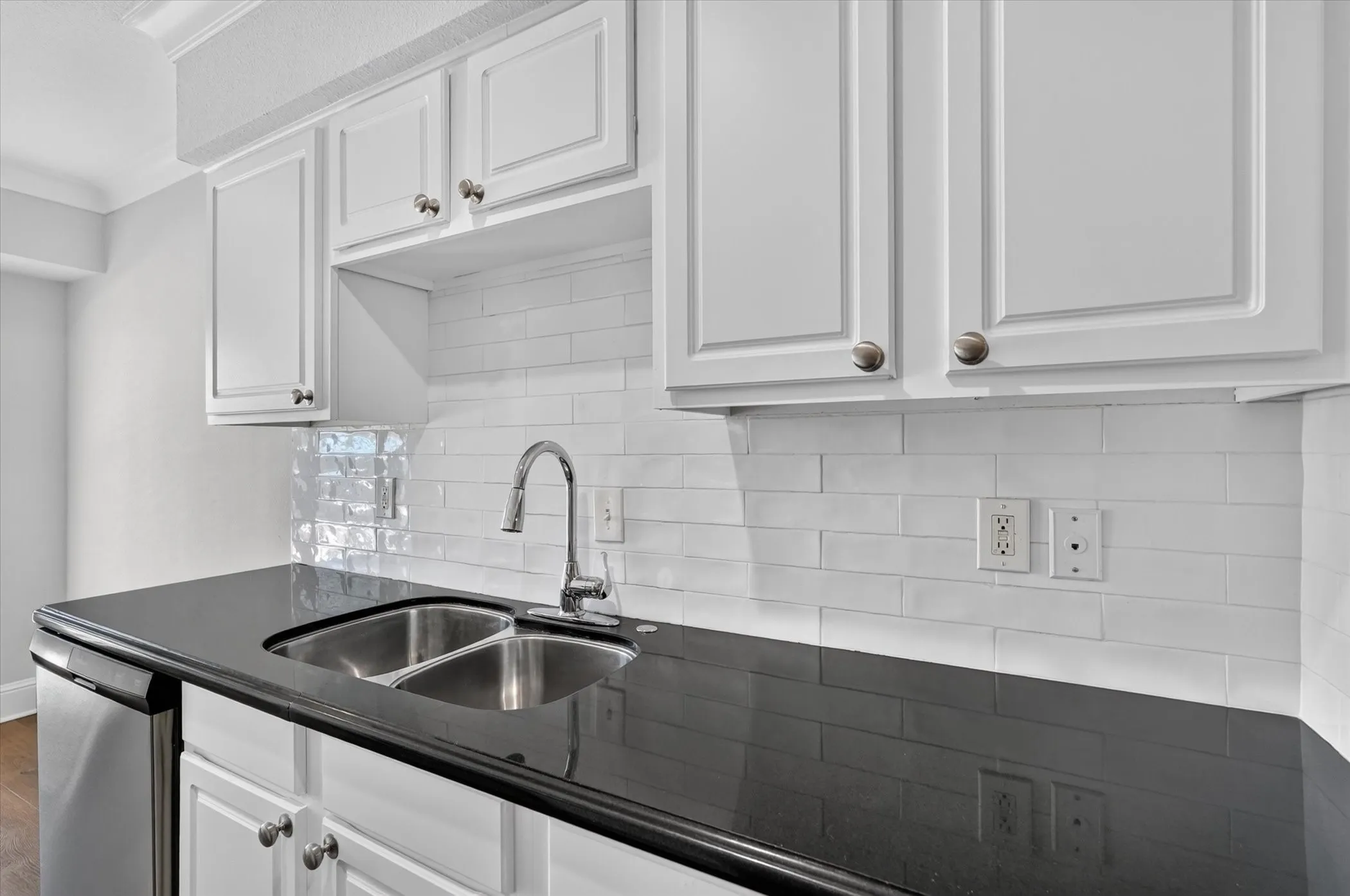 Condominium For Sale in Dallas County , 7734 Meadow Road 219, Dallas, Texas 75230, 1 Bedroom, 1 Bathroom, Garage spaces, 795 Sqft, built in 1966, mls#21360417, Real Estate Agent in Dallas, Homes For Sale in Dallas county, Homes For Sale in Dallas, Realtor in Dallas Texas, Real Estate Brokerage Independent Realty Texas, Luminita Cordes Realtor