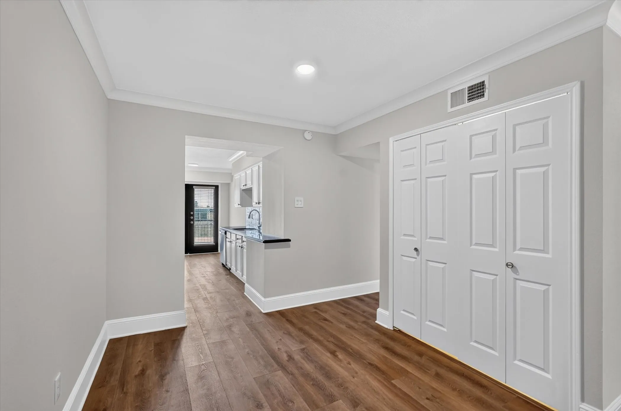 Condominium For Sale in Dallas County , 7734 Meadow Road 219, Dallas, Texas 75230, 1 Bedroom, 1 Bathroom, Garage spaces, 795 Sqft, built in 1966, mls#21360417, Real Estate Agent in Dallas, Homes For Sale in Dallas county, Homes For Sale in Dallas, Realtor in Dallas Texas, Real Estate Brokerage Independent Realty Texas, Luminita Cordes Realtor