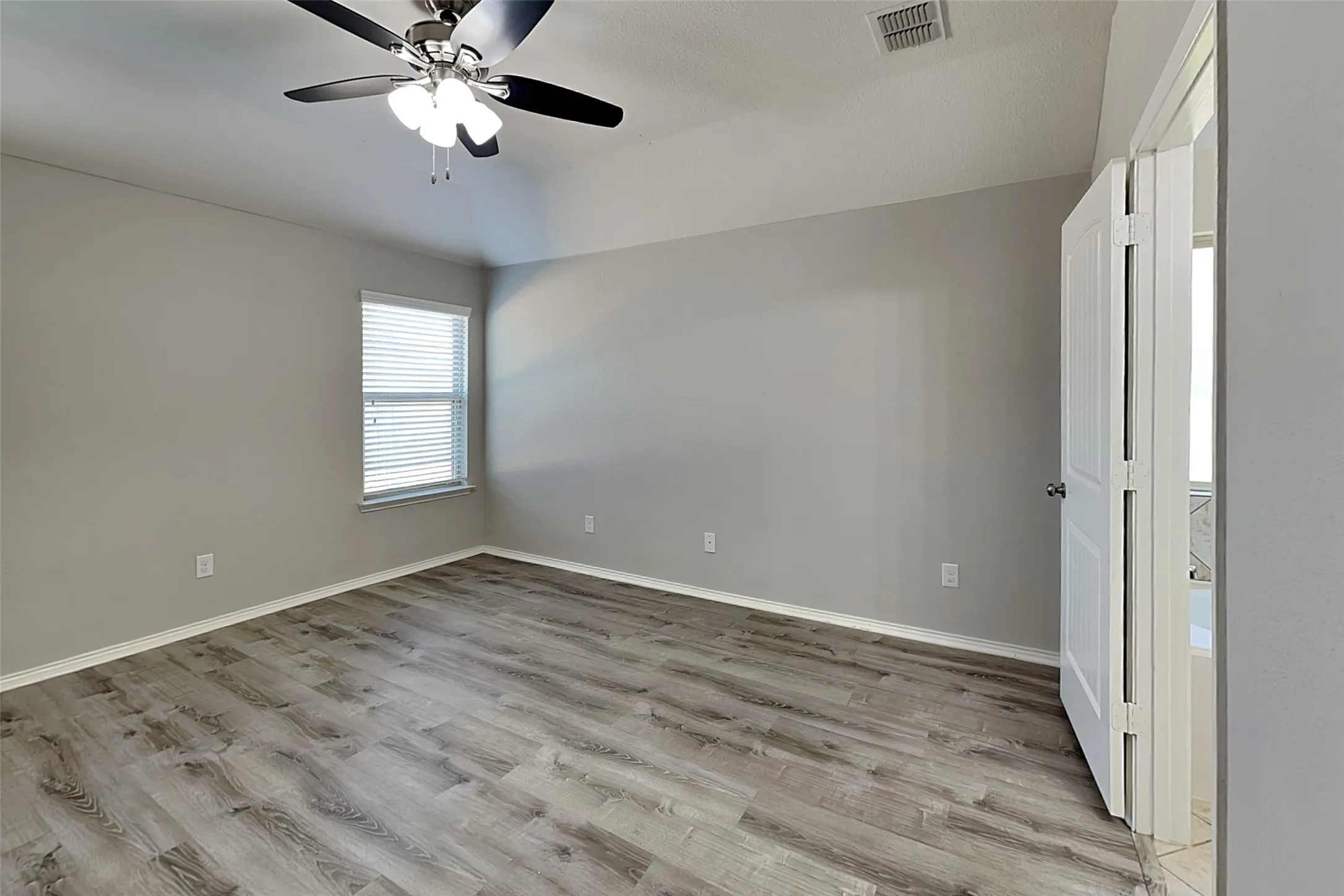 Single Family Residence For Rent in Tarrant County , 14305 Artisan Drive, Fort Worth, Texas 76052, 4 Bedroom, 3 Bathroom, 2 Garage spaces, 2,284 Sqft, built in 2013, mls#21360991, Real Estate Agent in Fort Worth, Homes For Rent in Tarrant county, Homes For Rent in Fort Worth, Realtor in Fort Worth Texas, Real Estate Brokerage Independent Realty Texas, Luminita Cordes Realtor