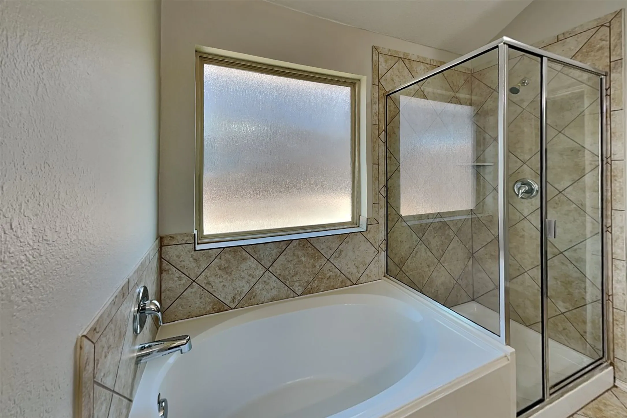 Single Family Residence For Rent in Tarrant County , 14305 Artisan Drive, Fort Worth, Texas 76052, 4 Bedroom, 3 Bathroom, 2 Garage spaces, 2,284 Sqft, built in 2013, mls#21360991, Real Estate Agent in Fort Worth, Homes For Rent in Tarrant county, Homes For Rent in Fort Worth, Realtor in Fort Worth Texas, Real Estate Brokerage Independent Realty Texas, Luminita Cordes Realtor