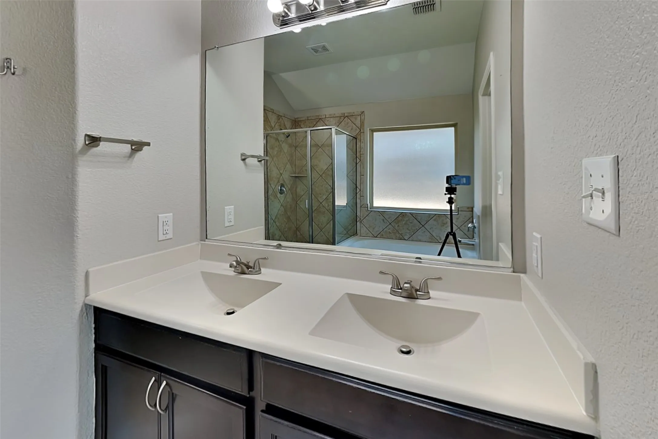 Single Family Residence For Rent in Tarrant County , 14305 Artisan Drive, Fort Worth, Texas 76052, 4 Bedroom, 3 Bathroom, 2 Garage spaces, 2,284 Sqft, built in 2013, mls#21360991, Real Estate Agent in Fort Worth, Homes For Rent in Tarrant county, Homes For Rent in Fort Worth, Realtor in Fort Worth Texas, Real Estate Brokerage Independent Realty Texas, Luminita Cordes Realtor