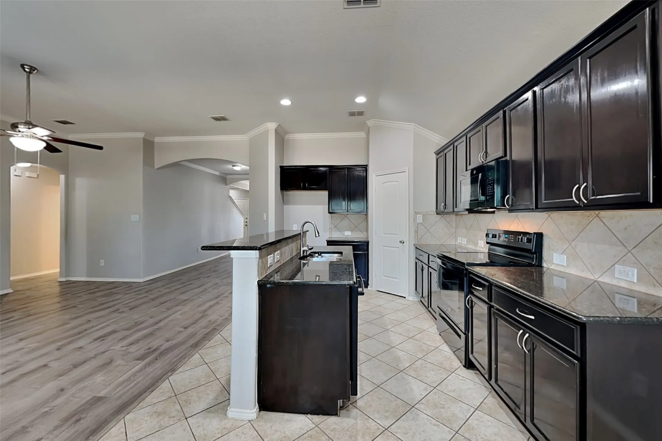 Single Family Residence For Rent in Tarrant County , 14305 Artisan Drive, Fort Worth, Texas 76052, 4 Bedroom, 3 Bathroom, 2 Garage spaces, 2,284 Sqft, built in 2013, mls#21360991, Real Estate Agent in Fort Worth, Homes For Rent in Tarrant county, Homes For Rent in Fort Worth, Realtor in Fort Worth Texas, Real Estate Brokerage Independent Realty Texas, Luminita Cordes Realtor