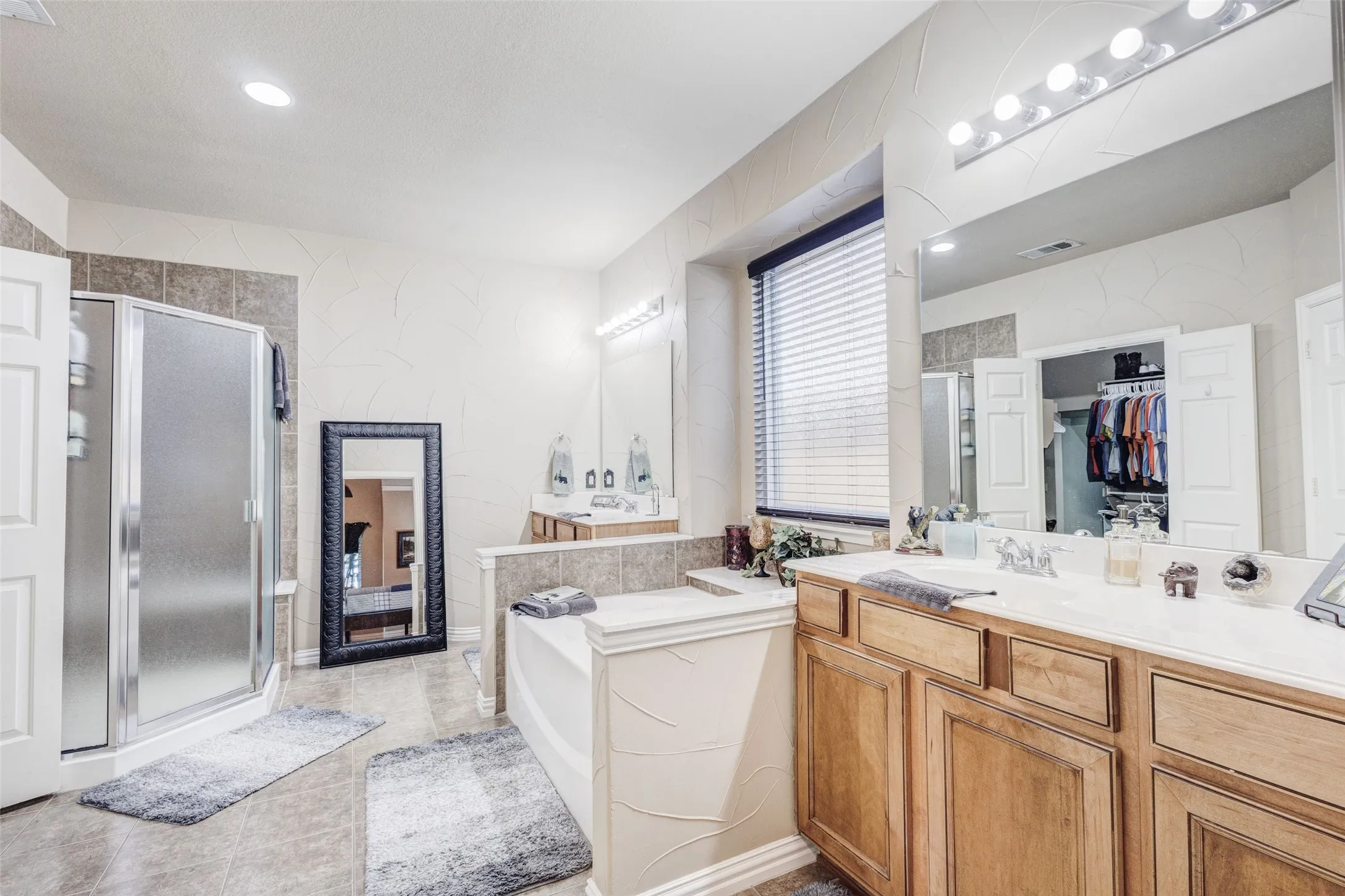 Single Family Residence For Sale in Rockwall County , 1411 Misty Cove, Rockwall, Texas 75087, 5 Bedroom, 3 Bathroom, 2 Garage spaces, 3,413 Sqft, built in 2005, mls#21360994, Real Estate Agent in Rockwall, Homes For Sale in Rockwall county, Homes For Sale in Rockwall, Realtor in Rockwall Texas, Real Estate Brokerage Independent Realty Texas, Luminita Cordes Realtor