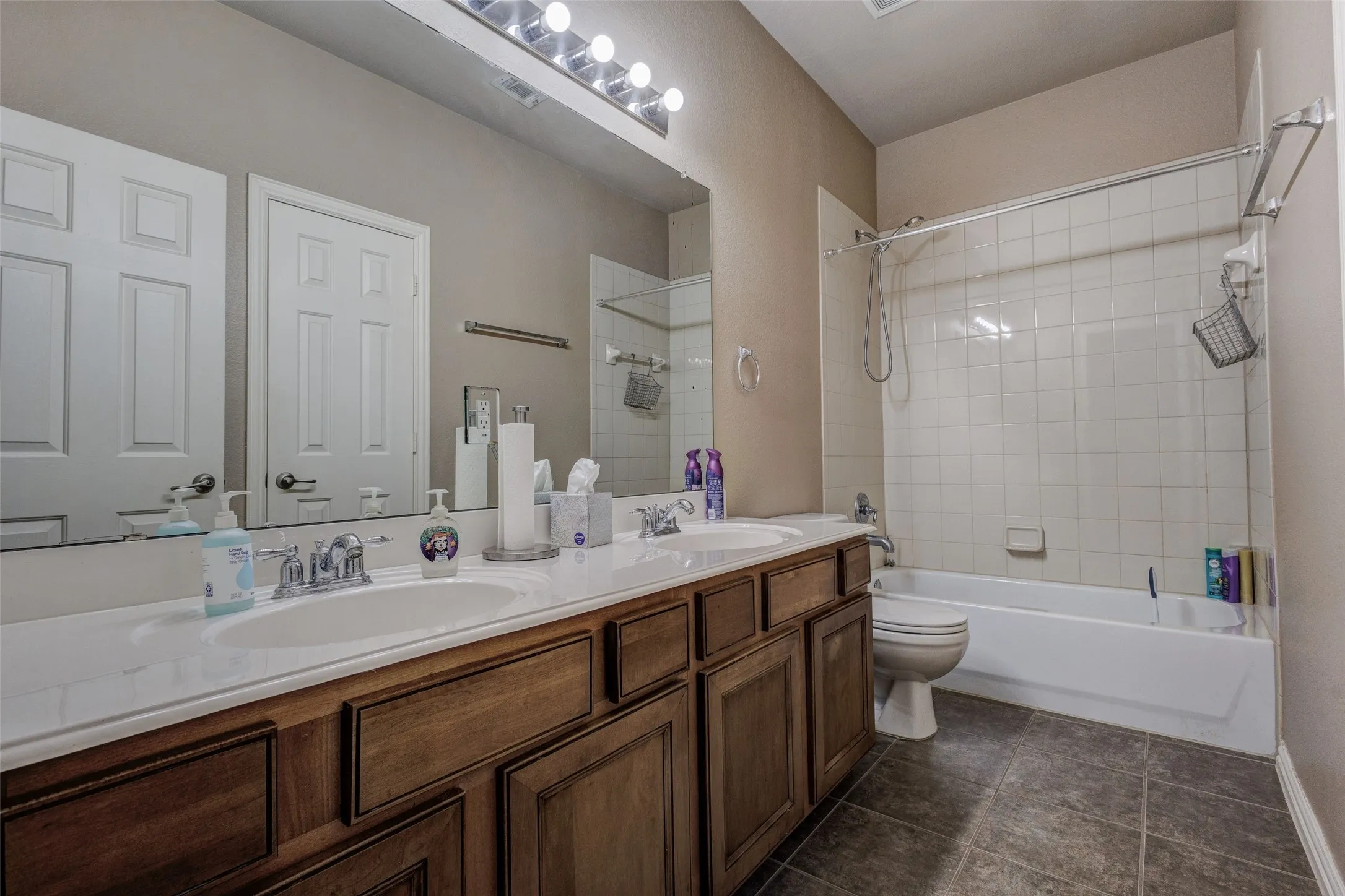 Single Family Residence For Sale in Rockwall County , 1411 Misty Cove, Rockwall, Texas 75087, 5 Bedroom, 3 Bathroom, 2 Garage spaces, 3,413 Sqft, built in 2005, mls#21360994, Real Estate Agent in Rockwall, Homes For Sale in Rockwall county, Homes For Sale in Rockwall, Realtor in Rockwall Texas, Real Estate Brokerage Independent Realty Texas, Luminita Cordes Realtor