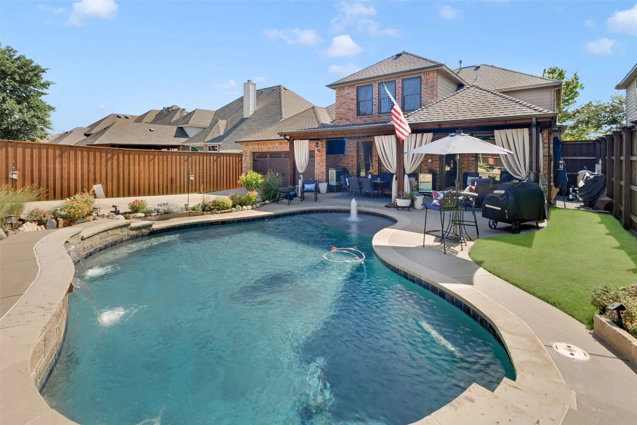 Single Family Residence For Sale in Rockwall County , 1411 Misty Cove, Rockwall, Texas 75087, 5 Bedroom, 3 Bathroom, 2 Garage spaces, 3,413 Sqft, built in 2005, mls#21360994, Real Estate Agent in Rockwall, Homes For Sale in Rockwall county, Homes For Sale in Rockwall, Realtor in Rockwall Texas, Real Estate Brokerage Independent Realty Texas, Luminita Cordes Realtor