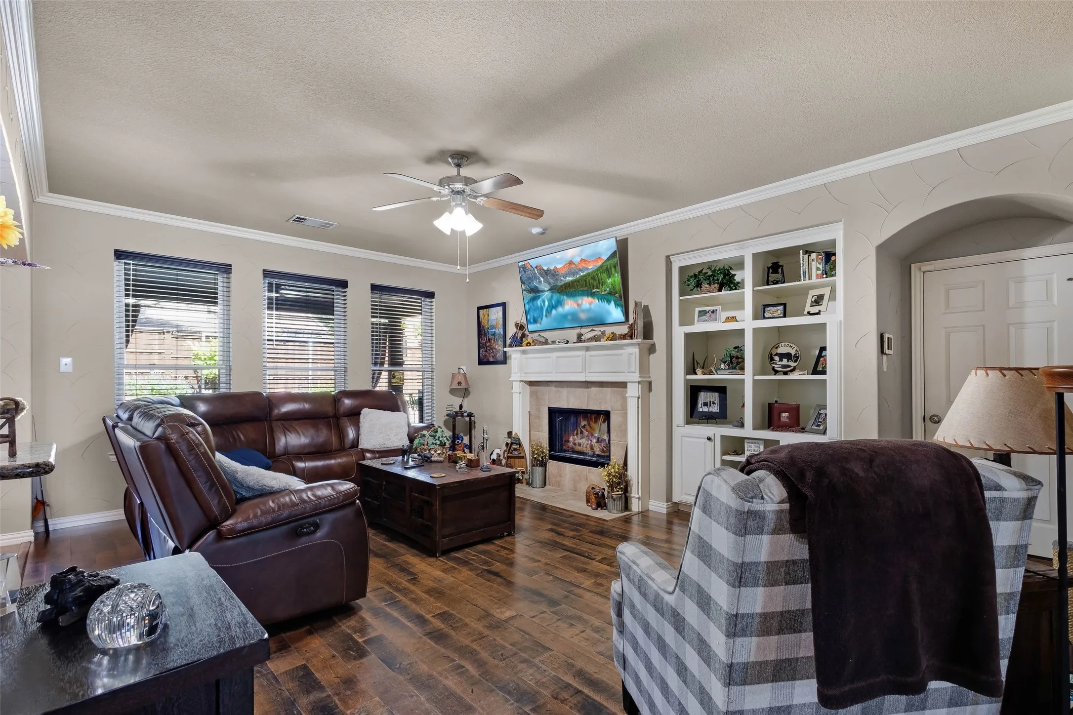 Single Family Residence For Sale in Rockwall County , 1411 Misty Cove, Rockwall, Texas 75087, 5 Bedroom, 3 Bathroom, 2 Garage spaces, 3,413 Sqft, built in 2005, mls#21360994, Real Estate Agent in Rockwall, Homes For Sale in Rockwall county, Homes For Sale in Rockwall, Realtor in Rockwall Texas, Real Estate Brokerage Independent Realty Texas, Luminita Cordes Realtor