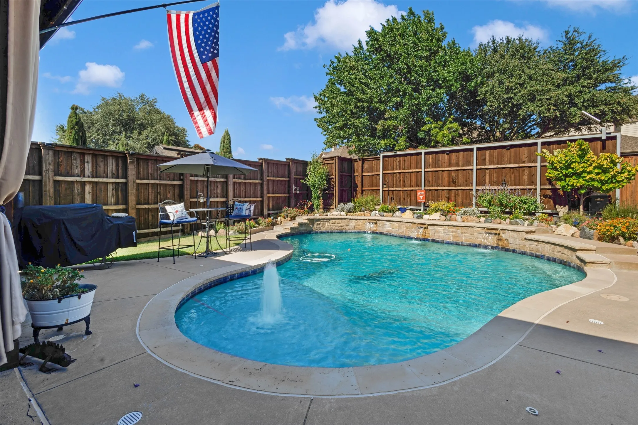 Single Family Residence For Sale in Rockwall County , 1411 Misty Cove, Rockwall, Texas 75087, 5 Bedroom, 3 Bathroom, 2 Garage spaces, 3,413 Sqft, built in 2005, mls#21360994, Real Estate Agent in Rockwall, Homes For Sale in Rockwall county, Homes For Sale in Rockwall, Realtor in Rockwall Texas, Real Estate Brokerage Independent Realty Texas, Luminita Cordes Realtor