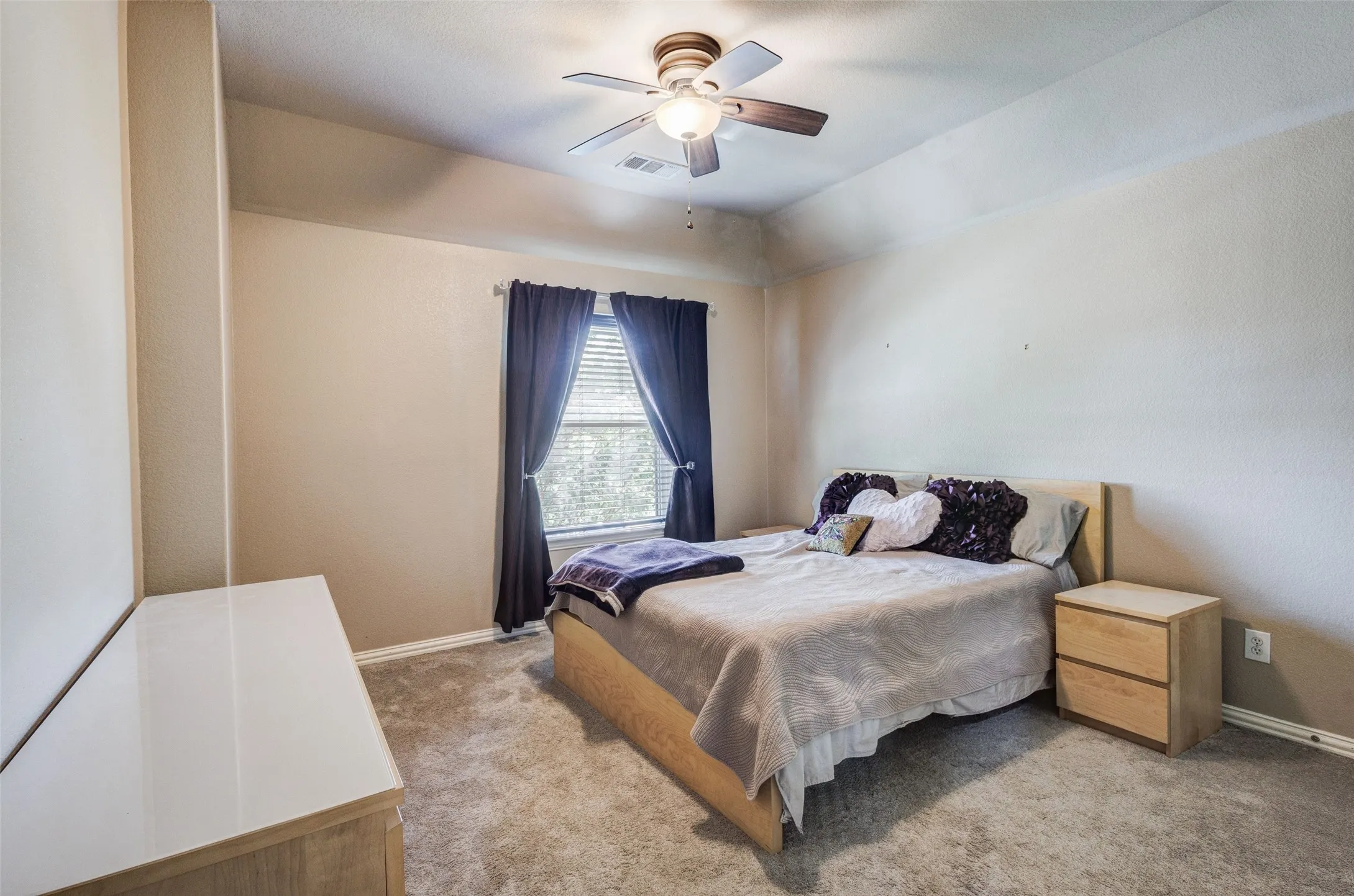 Single Family Residence For Sale in Rockwall County , 1411 Misty Cove, Rockwall, Texas 75087, 5 Bedroom, 3 Bathroom, 2 Garage spaces, 3,413 Sqft, built in 2005, mls#21360994, Real Estate Agent in Rockwall, Homes For Sale in Rockwall county, Homes For Sale in Rockwall, Realtor in Rockwall Texas, Real Estate Brokerage Independent Realty Texas, Luminita Cordes Realtor