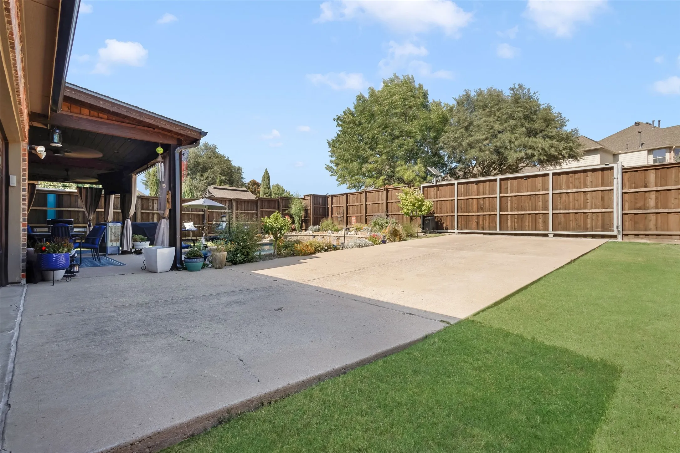 Single Family Residence For Sale in Rockwall County , 1411 Misty Cove, Rockwall, Texas 75087, 5 Bedroom, 3 Bathroom, 2 Garage spaces, 3,413 Sqft, built in 2005, mls#21360994, Real Estate Agent in Rockwall, Homes For Sale in Rockwall county, Homes For Sale in Rockwall, Realtor in Rockwall Texas, Real Estate Brokerage Independent Realty Texas, Luminita Cordes Realtor