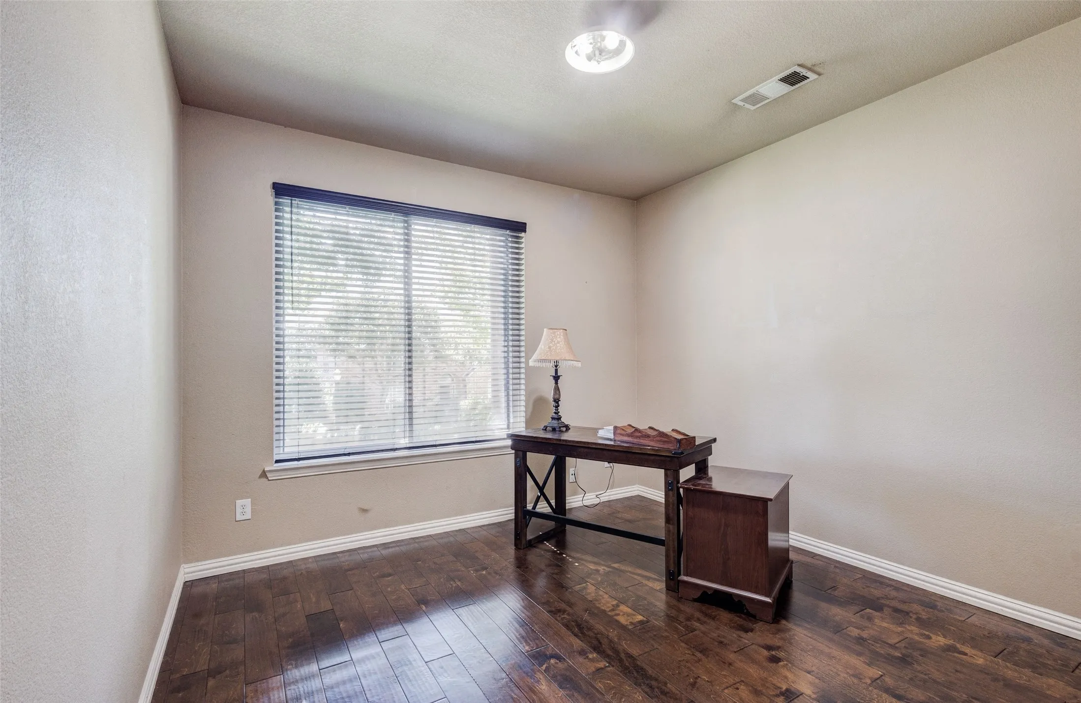 Single Family Residence For Sale in Rockwall County , 1411 Misty Cove, Rockwall, Texas 75087, 5 Bedroom, 3 Bathroom, 2 Garage spaces, 3,413 Sqft, built in 2005, mls#21360994, Real Estate Agent in Rockwall, Homes For Sale in Rockwall county, Homes For Sale in Rockwall, Realtor in Rockwall Texas, Real Estate Brokerage Independent Realty Texas, Luminita Cordes Realtor