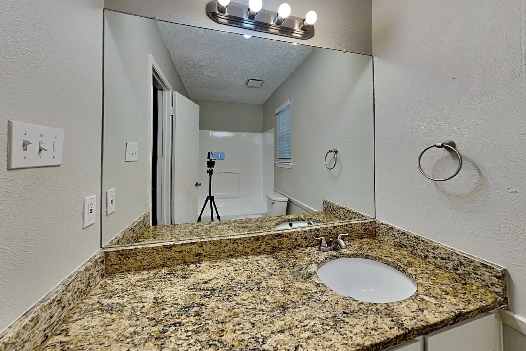 Single Family Residence For Rent in Tarrant County , 7316 Echo Hill Drive, Watauga, Texas 76148, 3 Bedroom, 2 Bathroom, 2 Garage spaces, 1,290 Sqft, built in 1979, mls#21360997, Real Estate Agent in Watauga, Homes For Rent in Tarrant county, Homes For Rent in Watauga, Realtor in Watauga Texas, Real Estate Brokerage Independent Realty Texas, Luminita Cordes Realtor