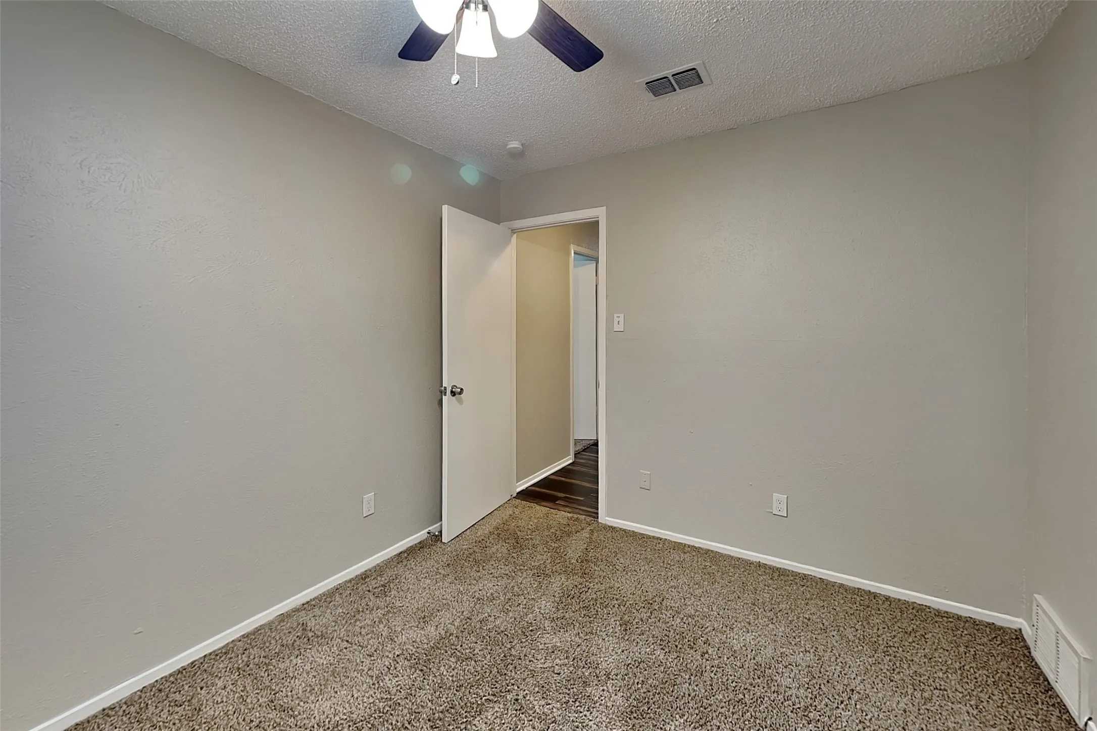 Single Family Residence For Rent in Tarrant County , 7316 Echo Hill Drive, Watauga, Texas 76148, 3 Bedroom, 2 Bathroom, 2 Garage spaces, 1,290 Sqft, built in 1979, mls#21360997, Real Estate Agent in Watauga, Homes For Rent in Tarrant county, Homes For Rent in Watauga, Realtor in Watauga Texas, Real Estate Brokerage Independent Realty Texas, Luminita Cordes Realtor