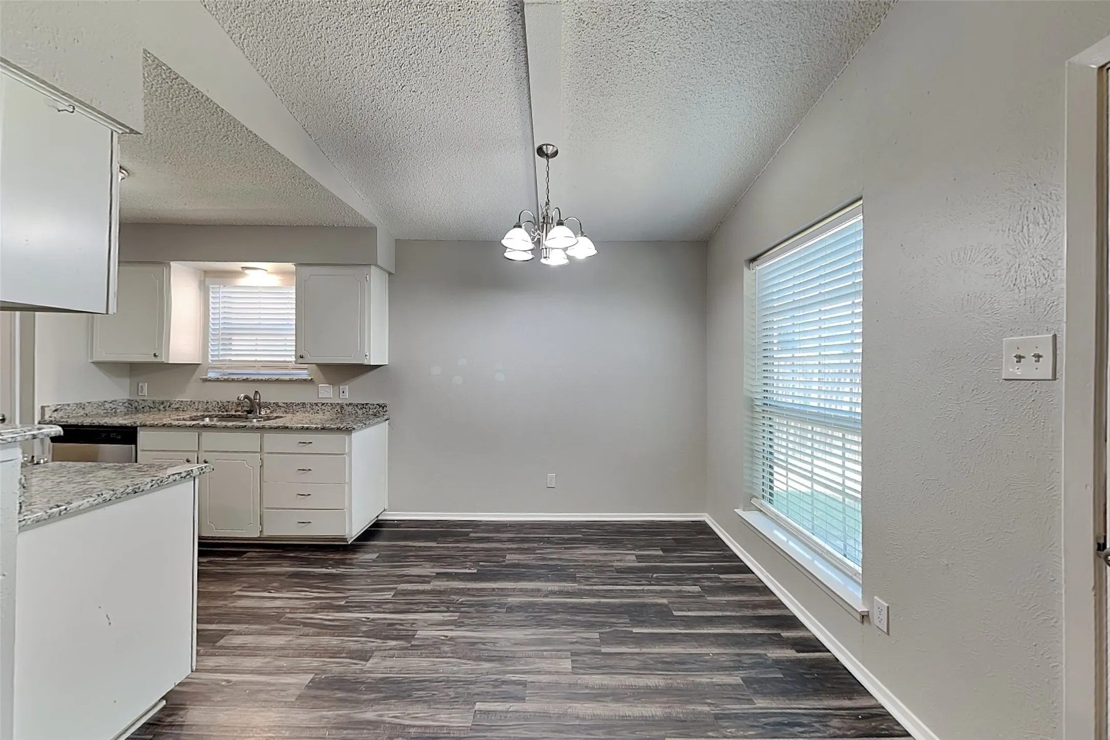 Single Family Residence For Rent in Tarrant County , 7316 Echo Hill Drive, Watauga, Texas 76148, 3 Bedroom, 2 Bathroom, 2 Garage spaces, 1,290 Sqft, built in 1979, mls#21360997, Real Estate Agent in Watauga, Homes For Rent in Tarrant county, Homes For Rent in Watauga, Realtor in Watauga Texas, Real Estate Brokerage Independent Realty Texas, Luminita Cordes Realtor