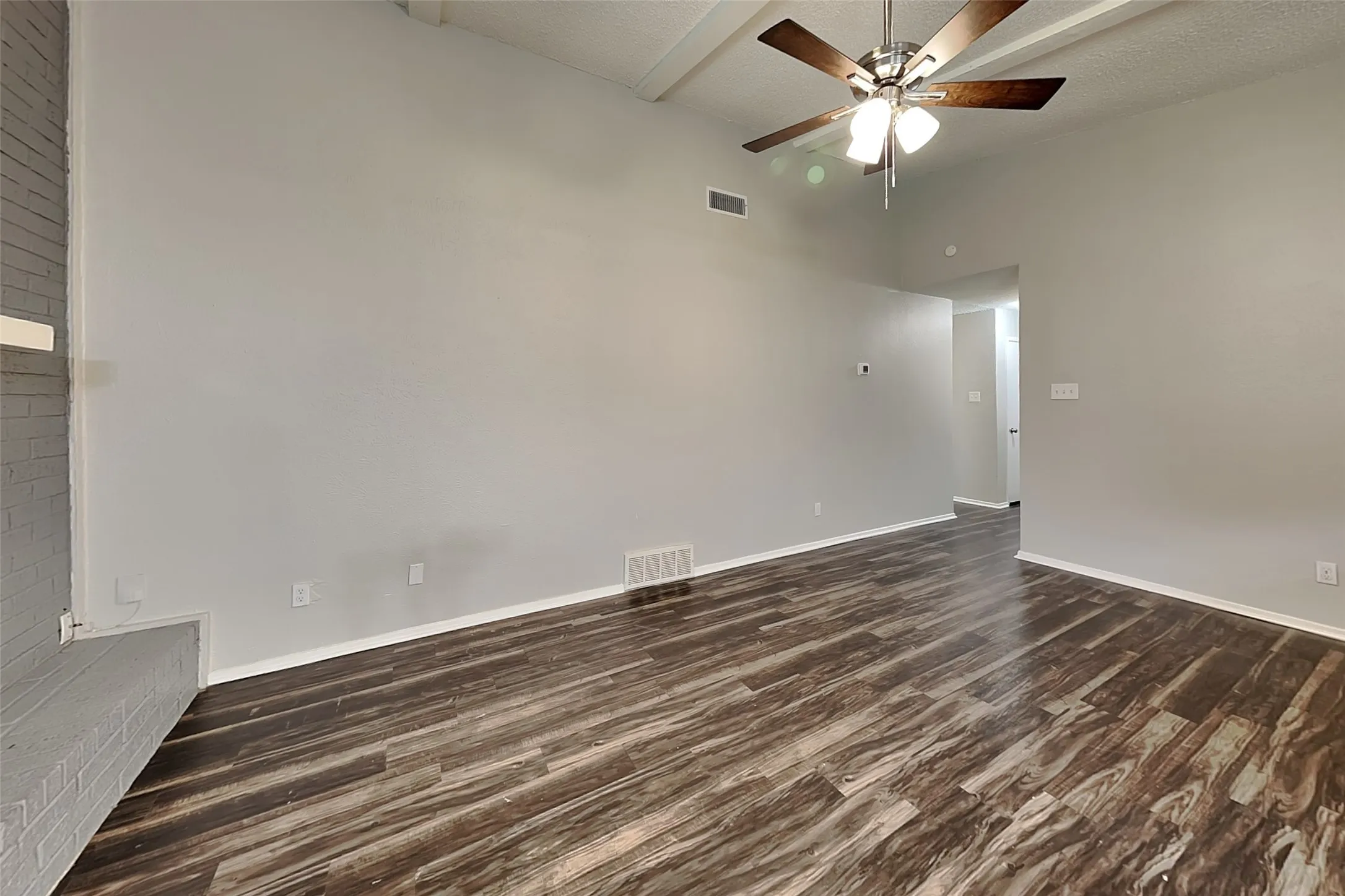 Single Family Residence For Rent in Tarrant County , 7316 Echo Hill Drive, Watauga, Texas 76148, 3 Bedroom, 2 Bathroom, 2 Garage spaces, 1,290 Sqft, built in 1979, mls#21360997, Real Estate Agent in Watauga, Homes For Rent in Tarrant county, Homes For Rent in Watauga, Realtor in Watauga Texas, Real Estate Brokerage Independent Realty Texas, Luminita Cordes Realtor